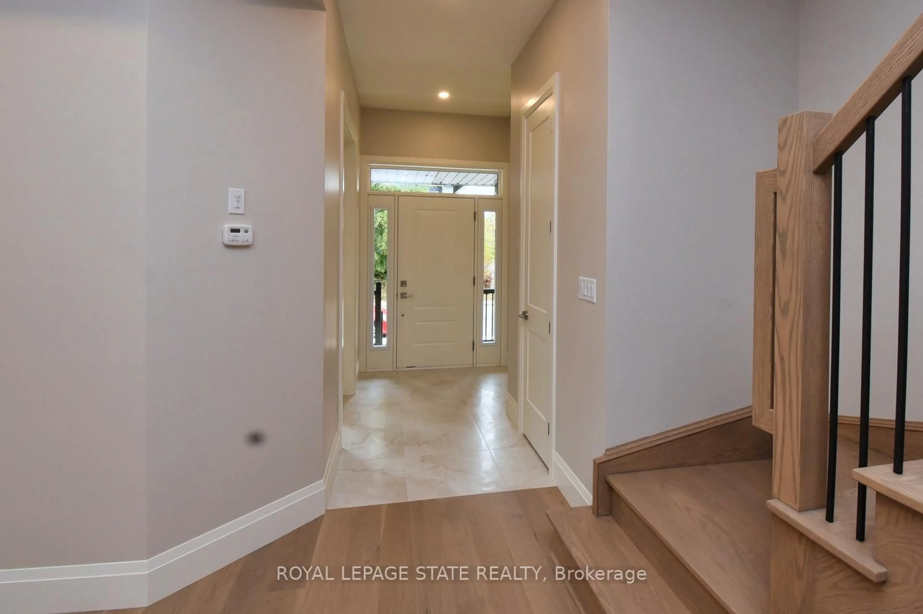 Indoor entryway for 279 Hess St, Hamilton Ontario L8P 3P6