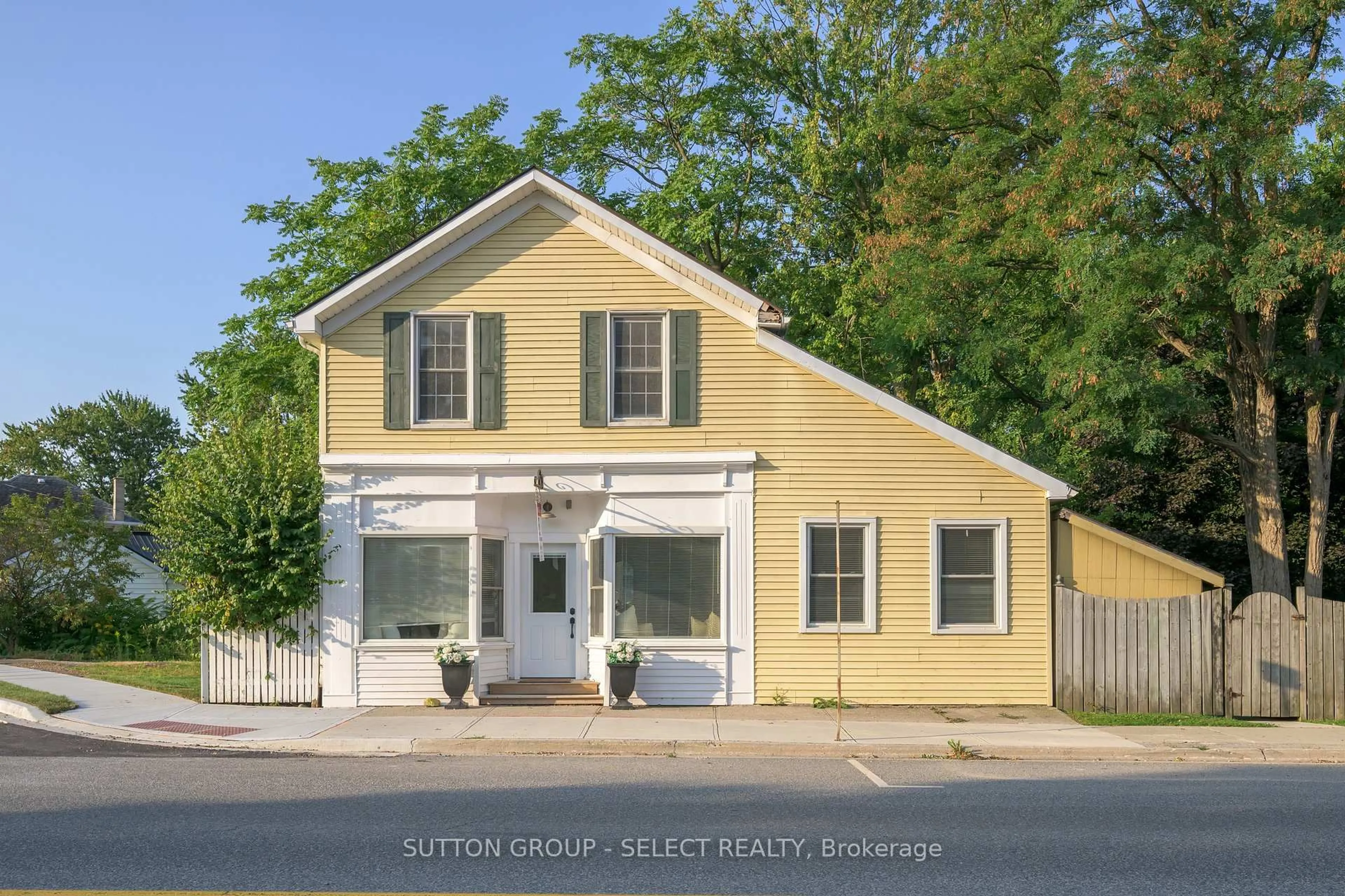 Unknown for 213 Main St, Lucan Biddulph Ontario N0M 2J0