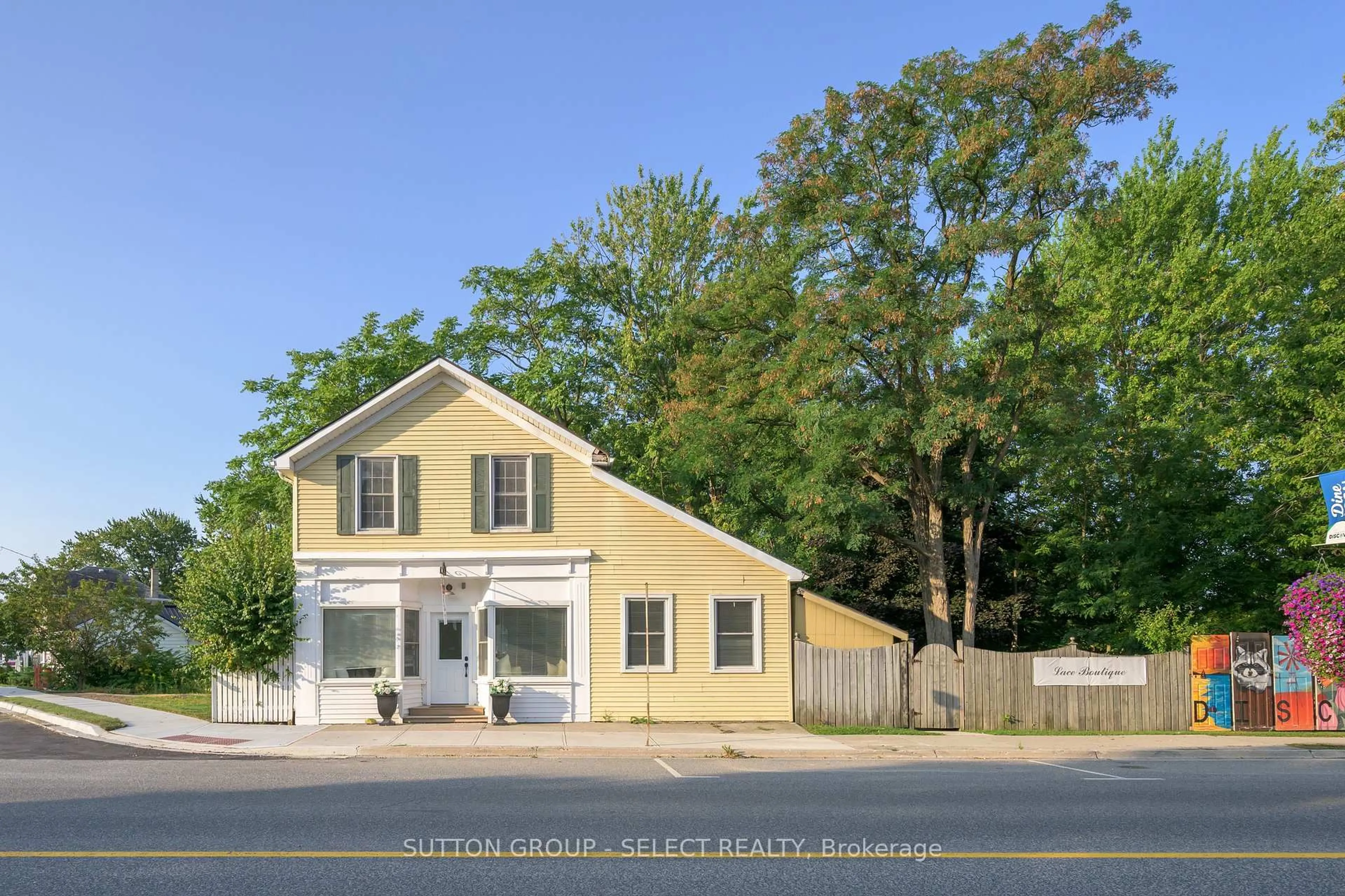 Unknown for 213 Main St, Lucan Biddulph Ontario N0M 2J0