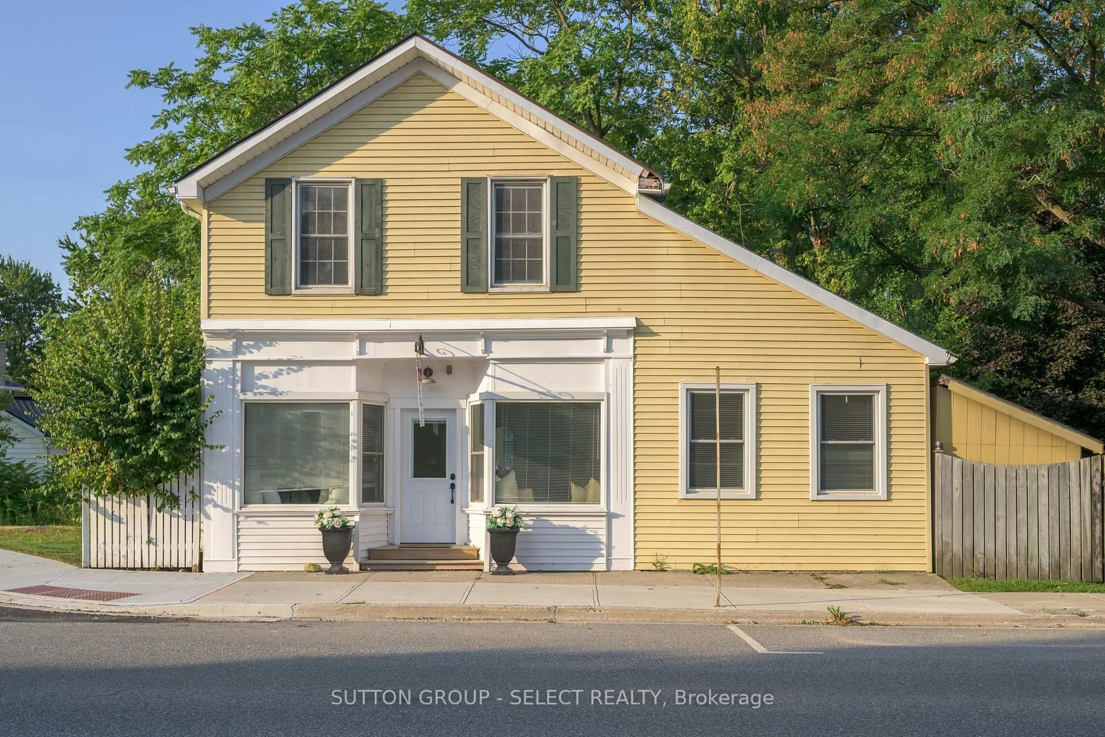 Unknown for 213 Main St, Lucan Biddulph Ontario N0M 2J0