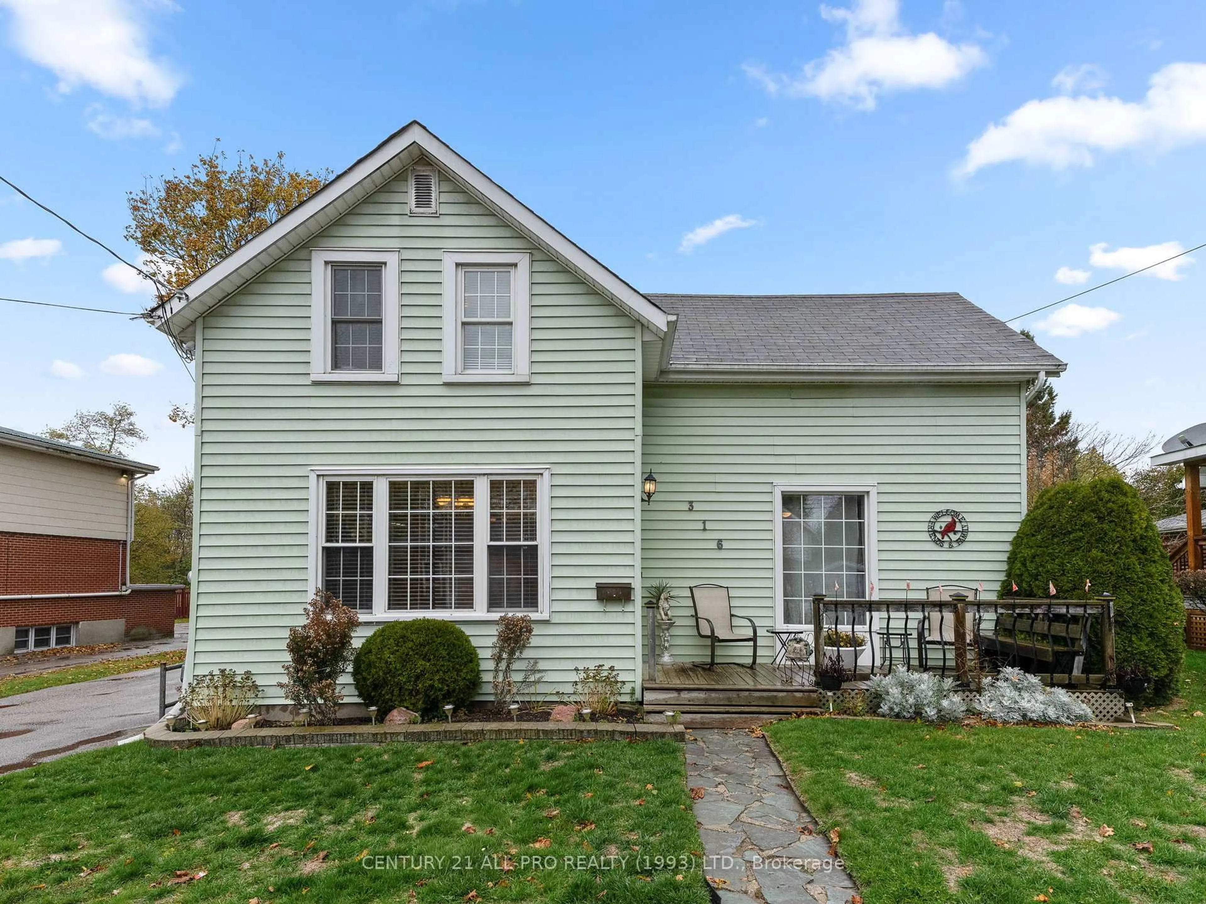 Home with vinyl exterior material, street for 316 Tweed St, Cobourg Ontario K9A 2R9