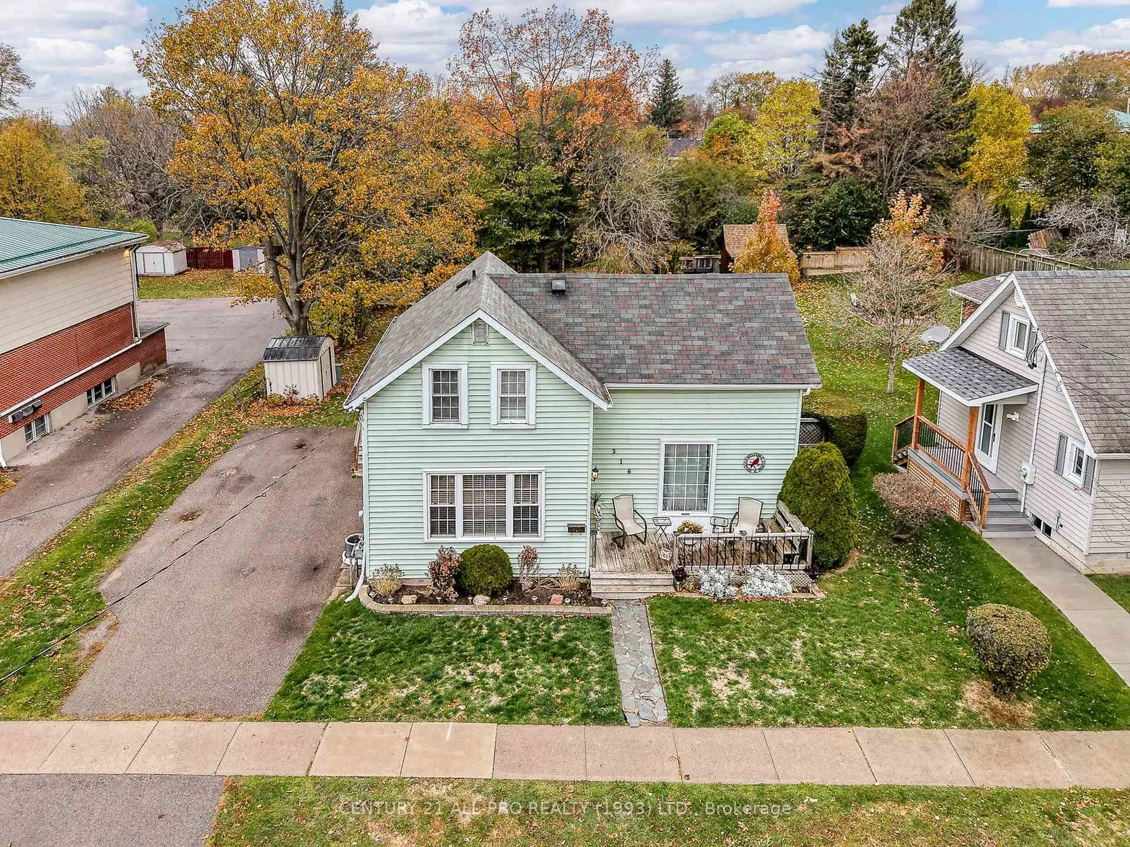 A pic from outside/outdoor area/front of a property/back of a property/a pic from drone, street for 316 Tweed St, Cobourg Ontario K9A 2R9