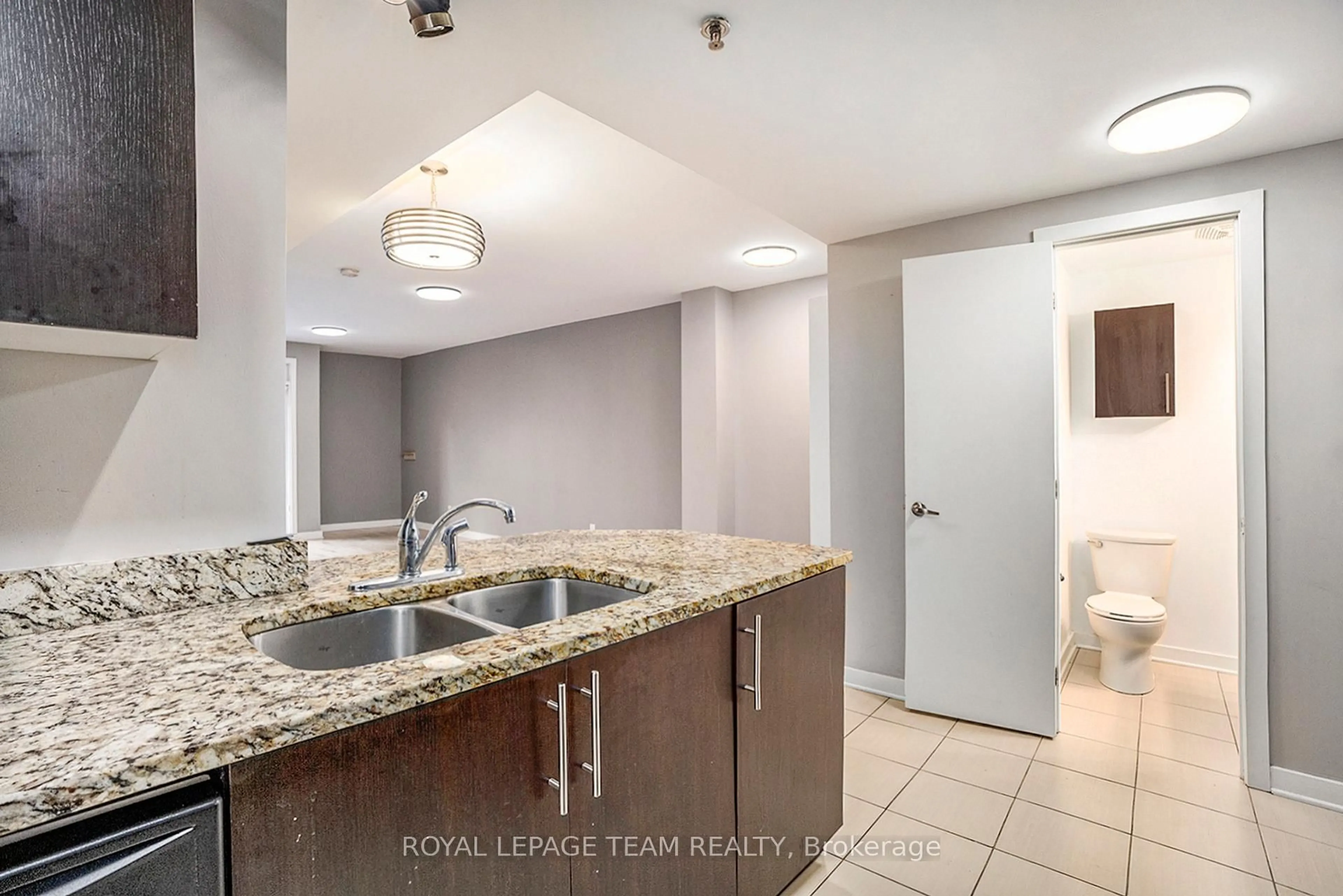 Standard kitchen, ceramic/tile floor for 456 KING EDWARD Ave #404, Ottawa Ontario K1N 7M9