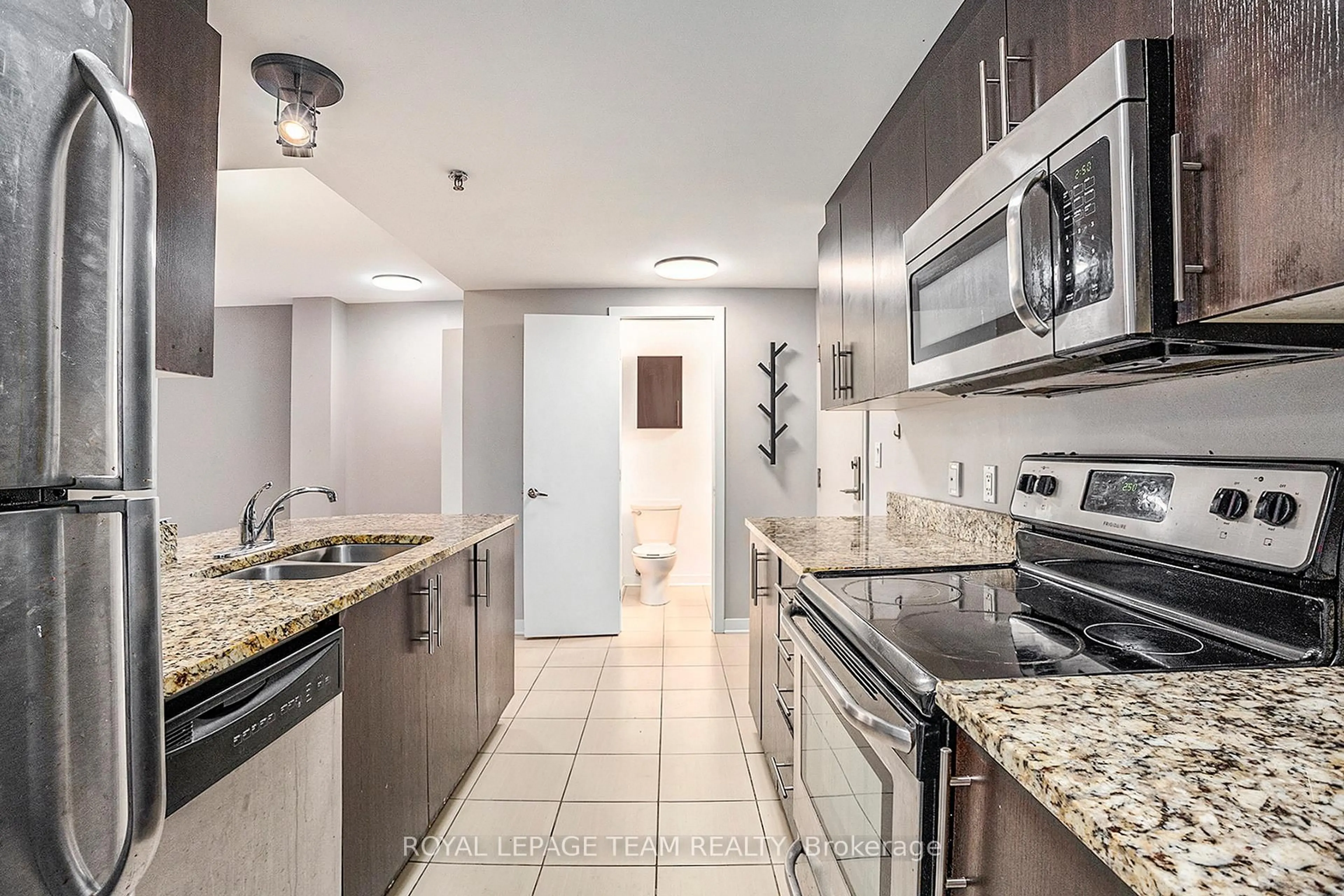 Standard kitchen, ceramic/tile floor for 456 KING EDWARD Ave #404, Ottawa Ontario K1N 7M9