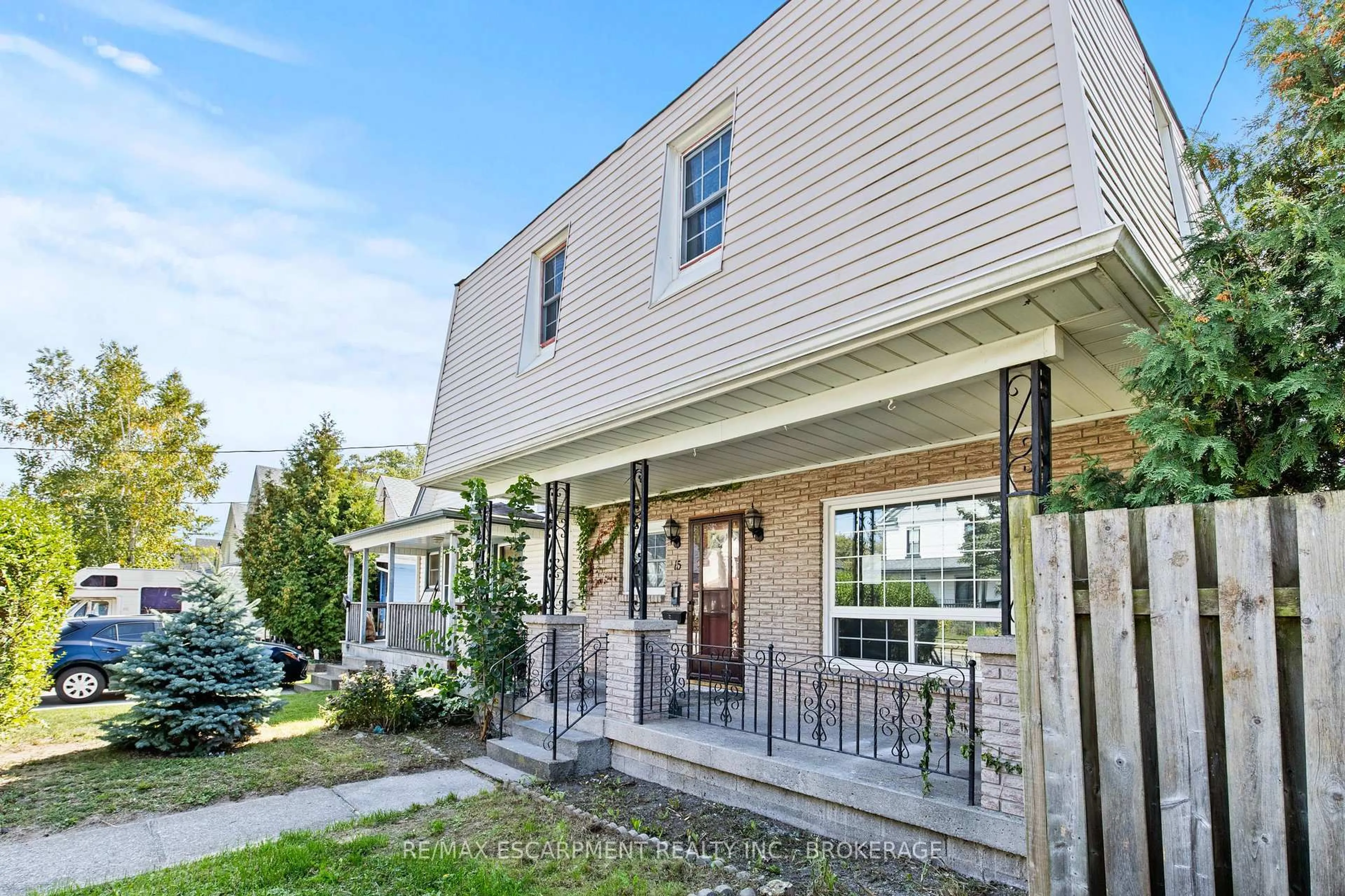 Home with brick exterior material, street for 15 MCCORMICK St, Welland Ontario L3C 4L8