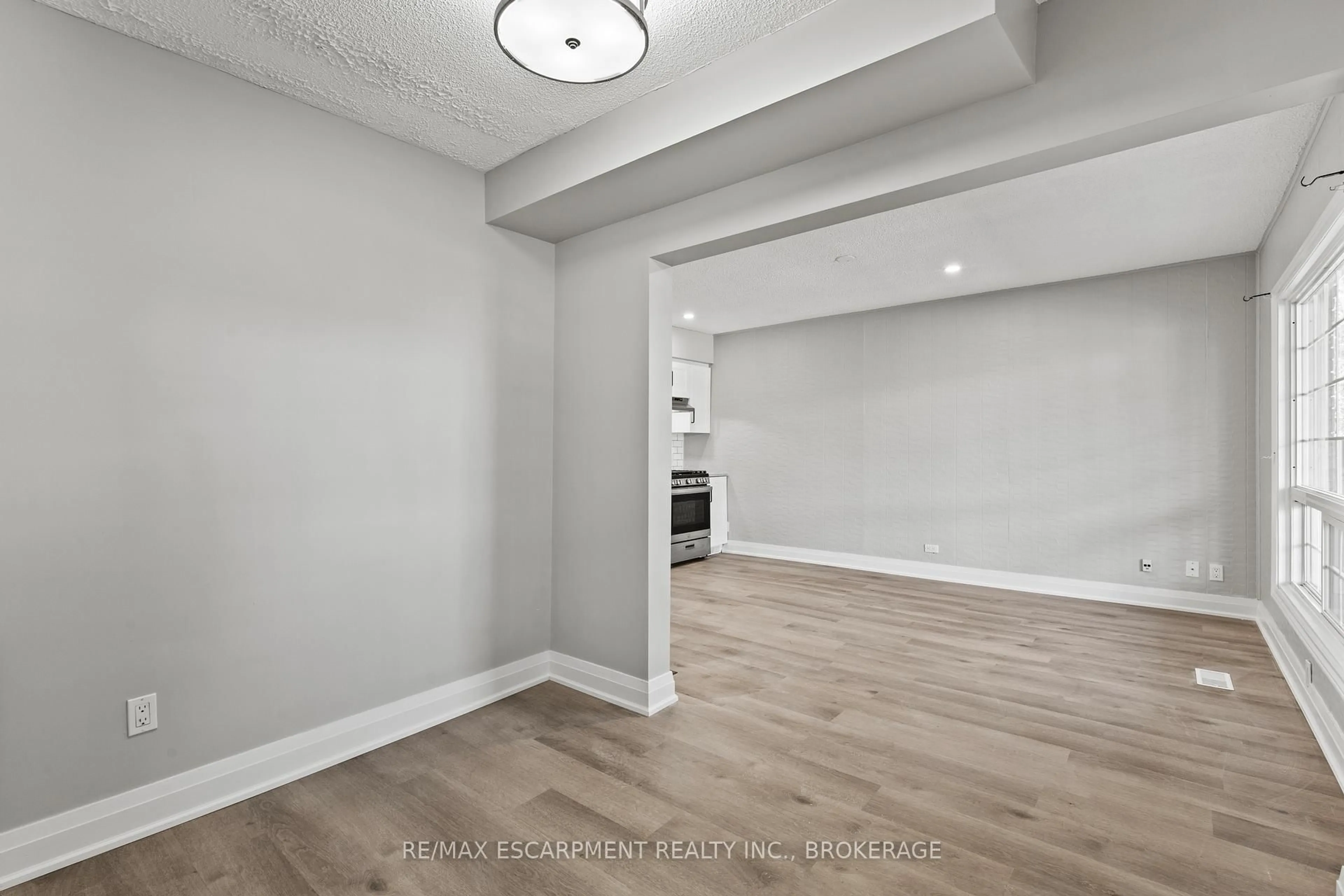 A pic of a room for 15 MCCORMICK St, Welland Ontario L3C 4L8