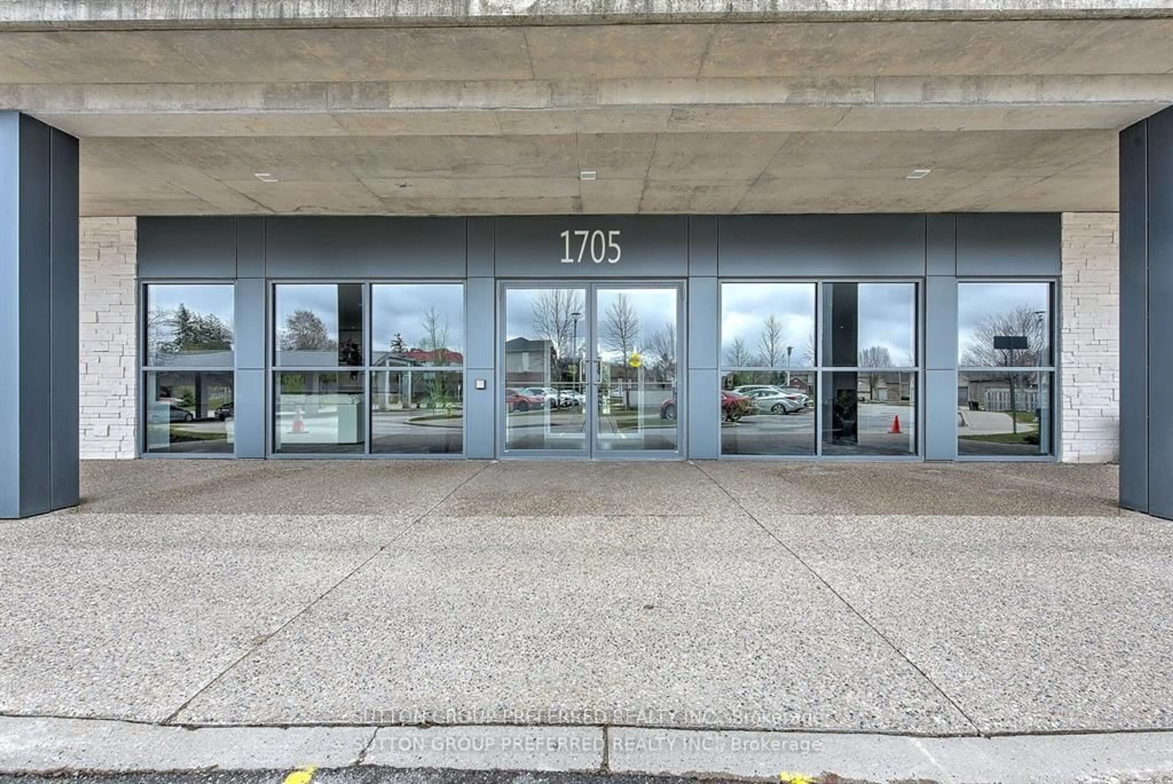 Indoor foyer for 1705 Fiddlehead Pl #102, London North Ontario N6G 5M6