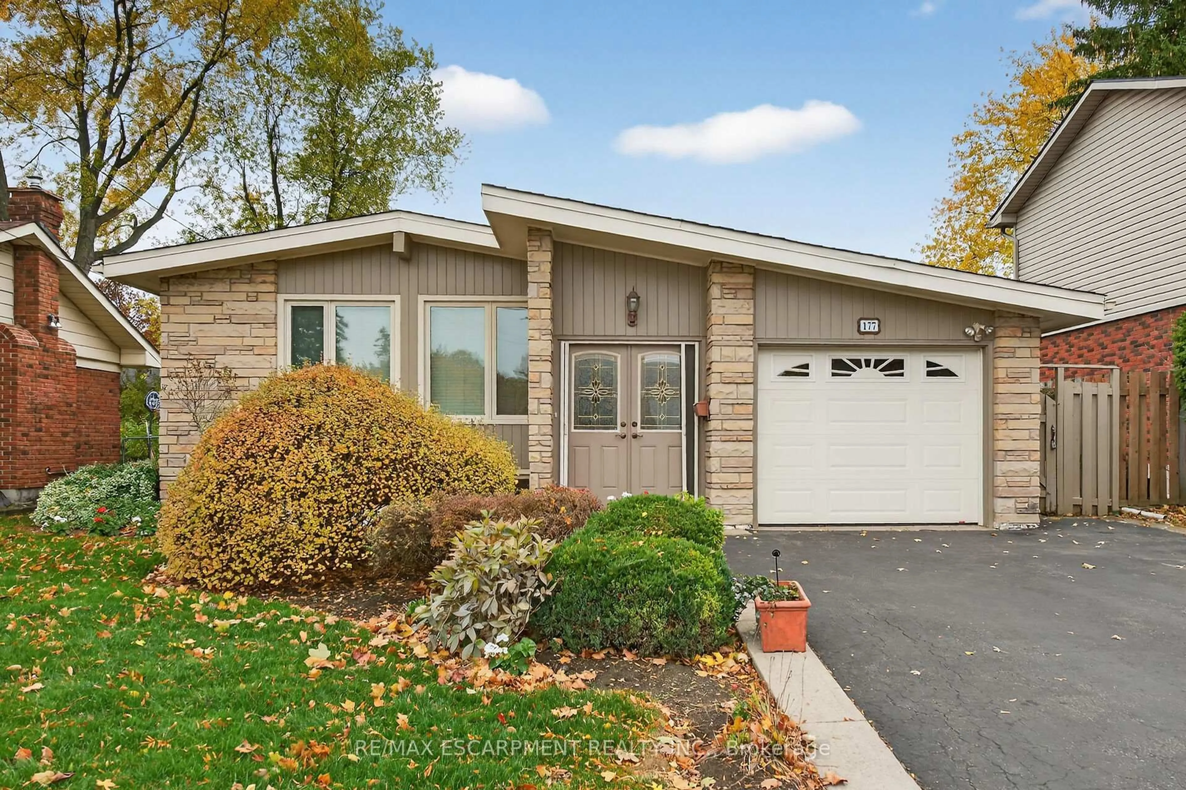 Home with vinyl exterior material, street for 177 San Pedro Dr, Hamilton Ontario L9C 2C9