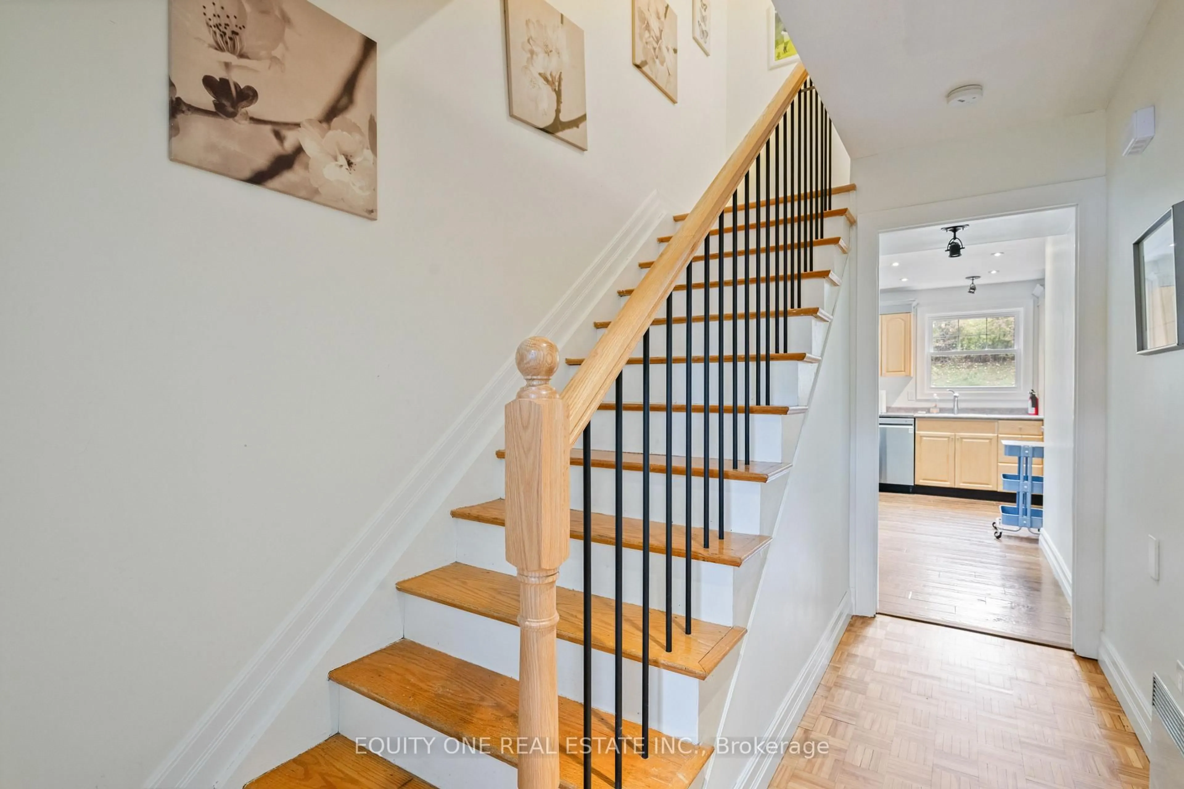 Stairs for 73 Hobart Cres, Ottawa Ontario K2H 5S3