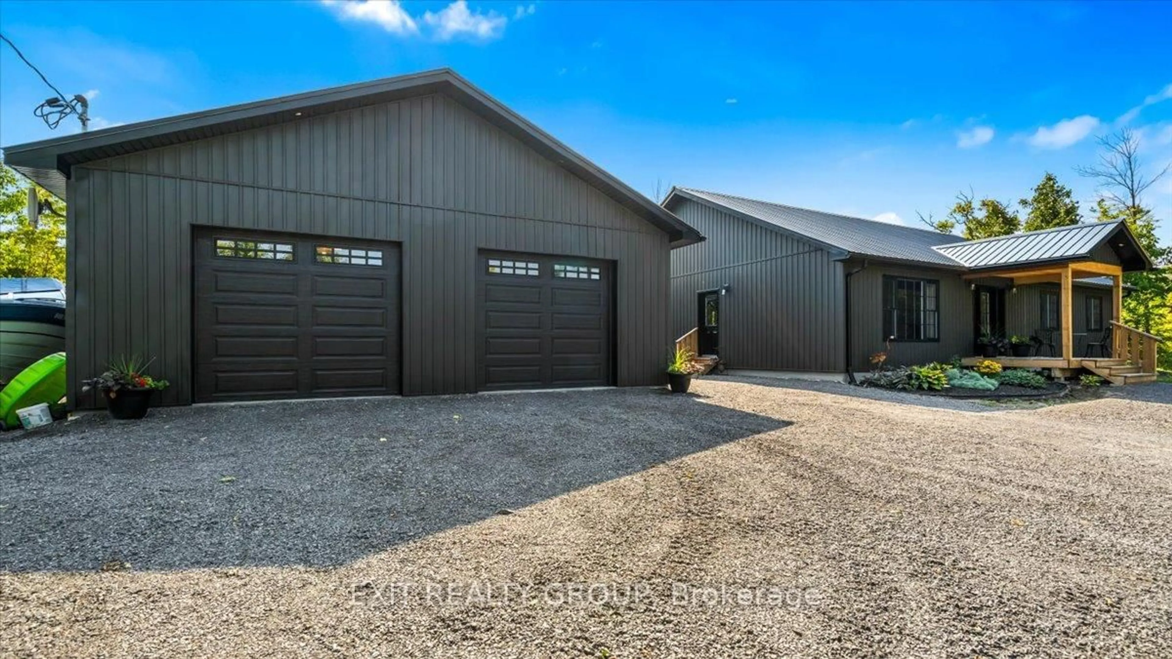 Indoor garage for 32 Marble Crt, Limoges Ontario K0K 2M0