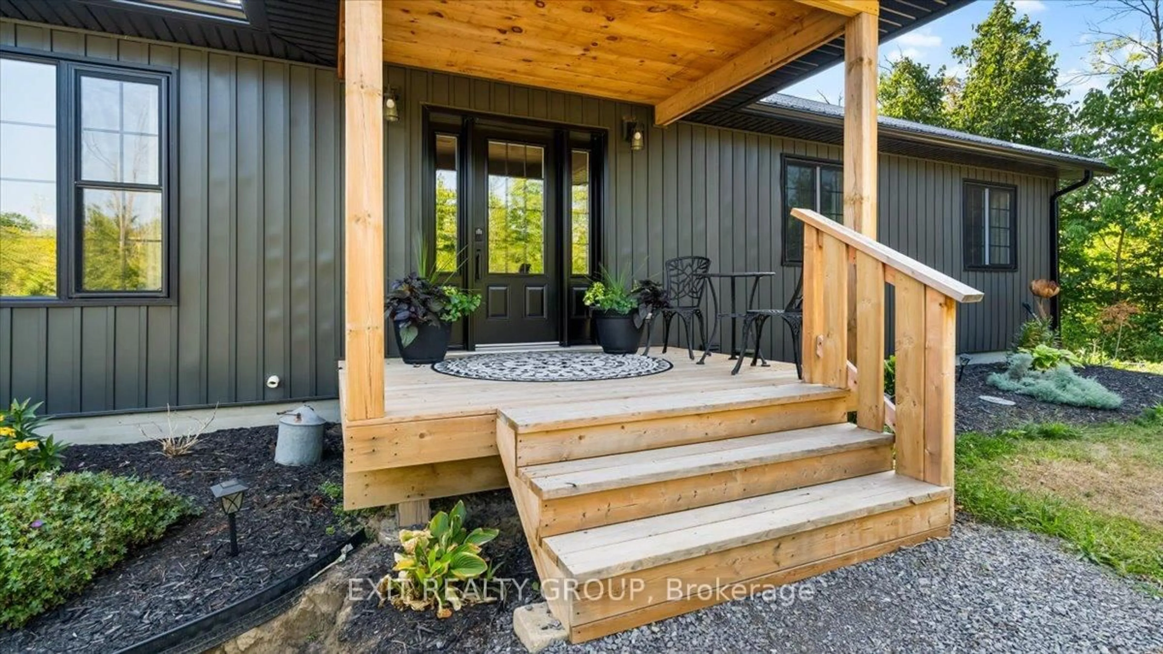 Indoor entryway for 32 Marble Crt, Limoges Ontario K0K 2M0