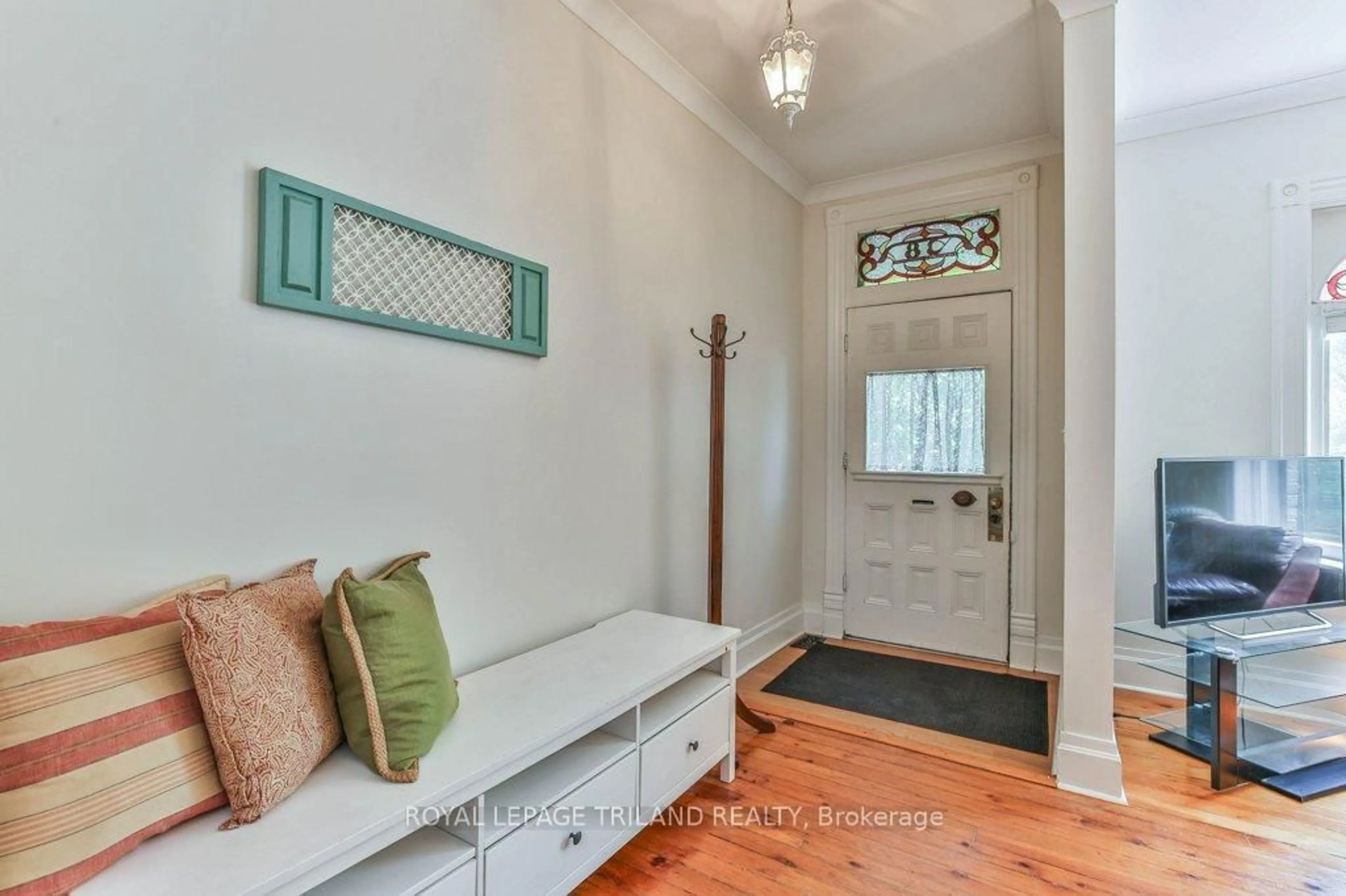 Indoor entryway for 38 BYRON Ave, London South Ontario N6C 1C5