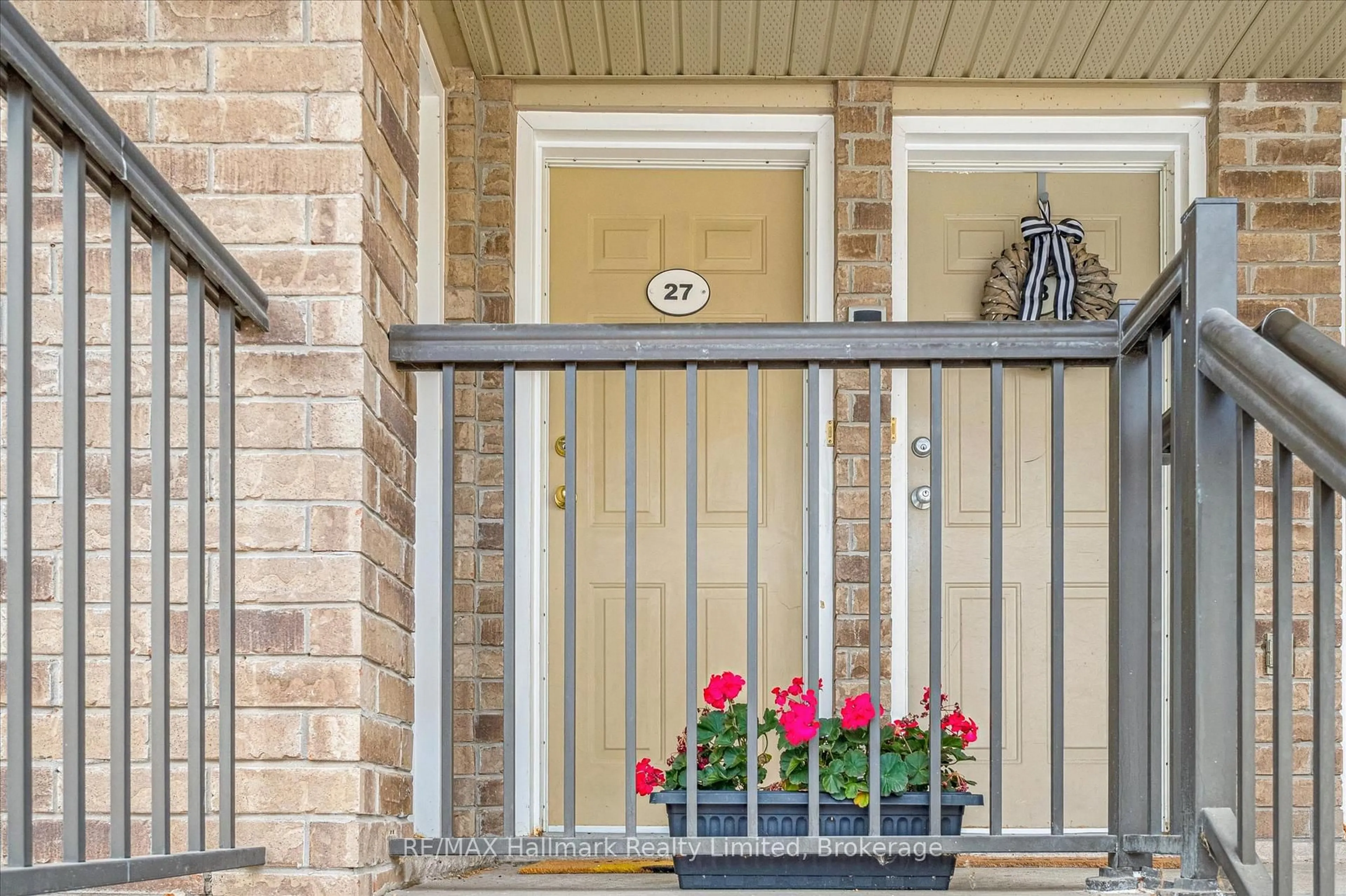 Indoor entryway for 35 Mountford Dr #27, Guelph Ontario N1E 0G6