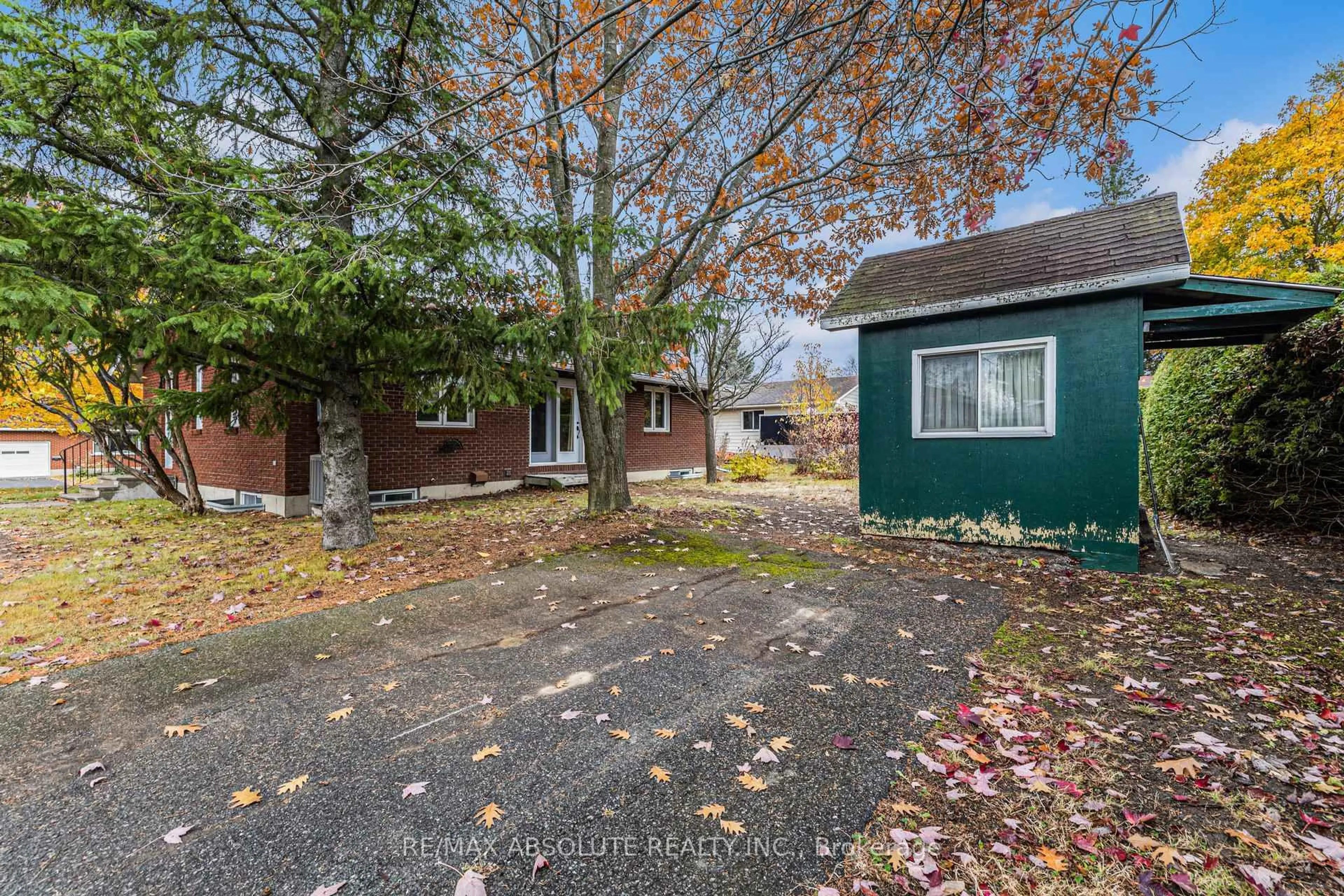 A pic from outside/outdoor area/front of a property/back of a property/a pic from drone, street for 133 Arthur St, Arnprior Ontario K7S 1A5