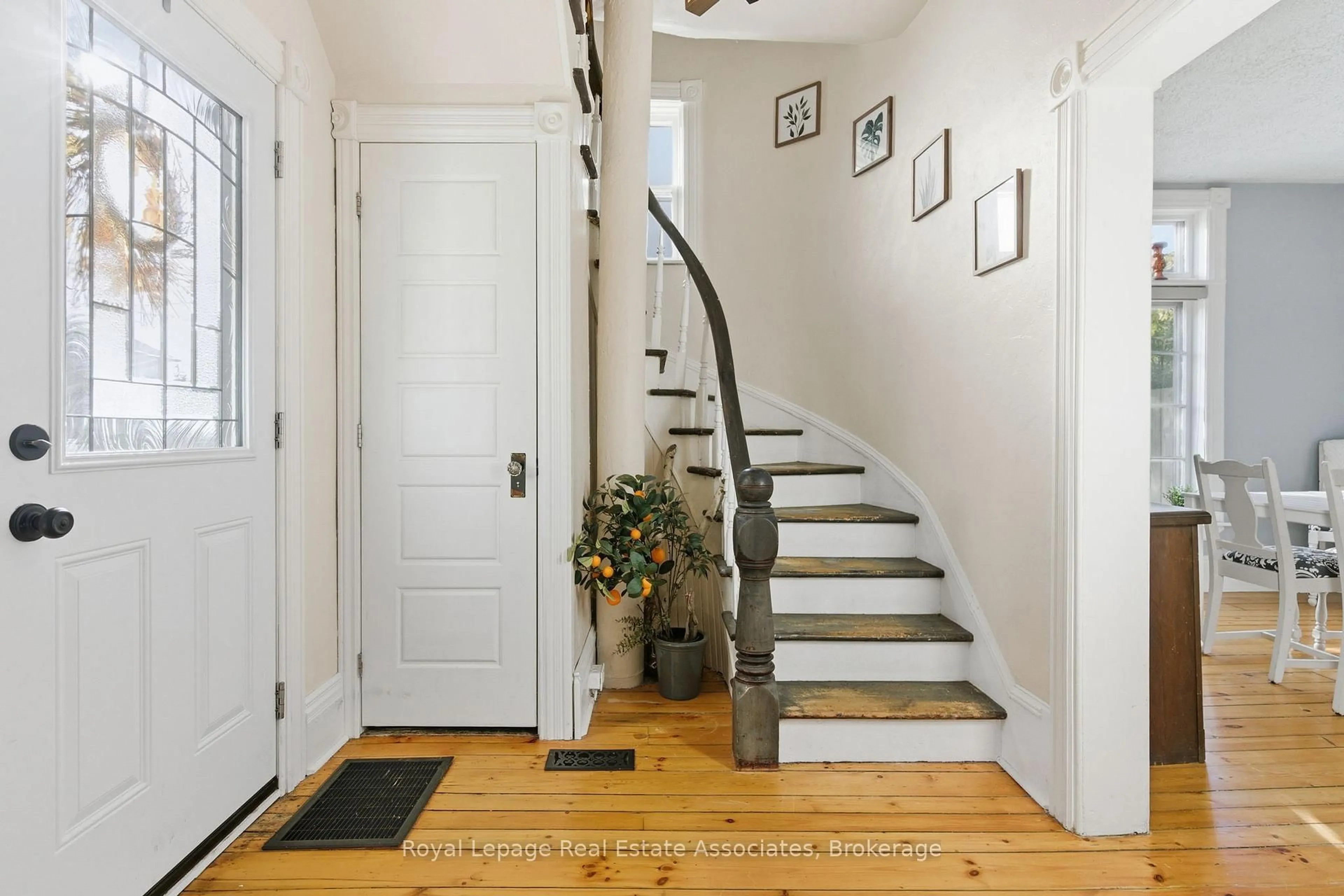 Indoor entryway for 3 Shaw Ave, Cambridge Ontario N3C 1E7