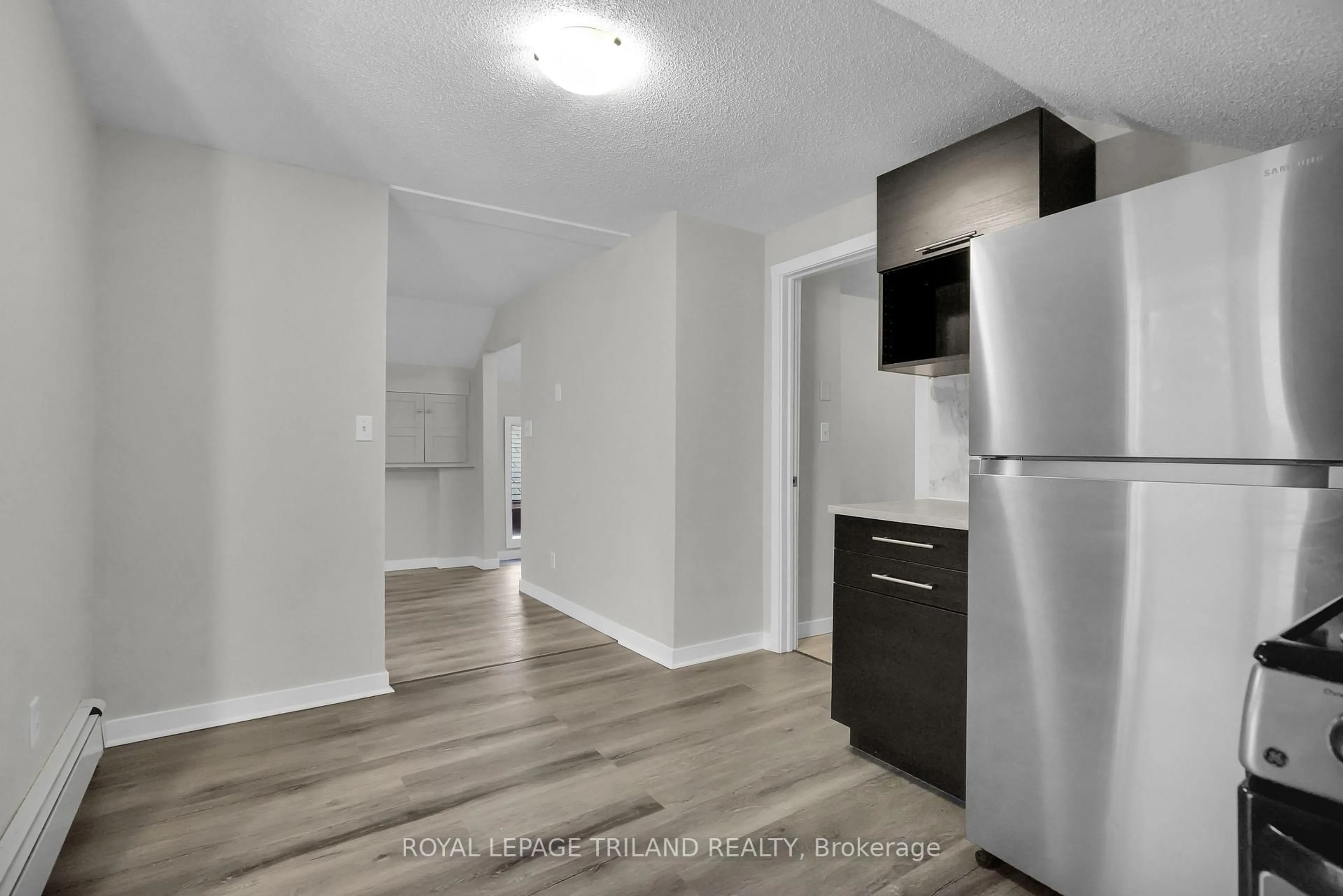 Standard kitchen, unknown for 784 Little Grey St, London East Ontario N5Z 1P1