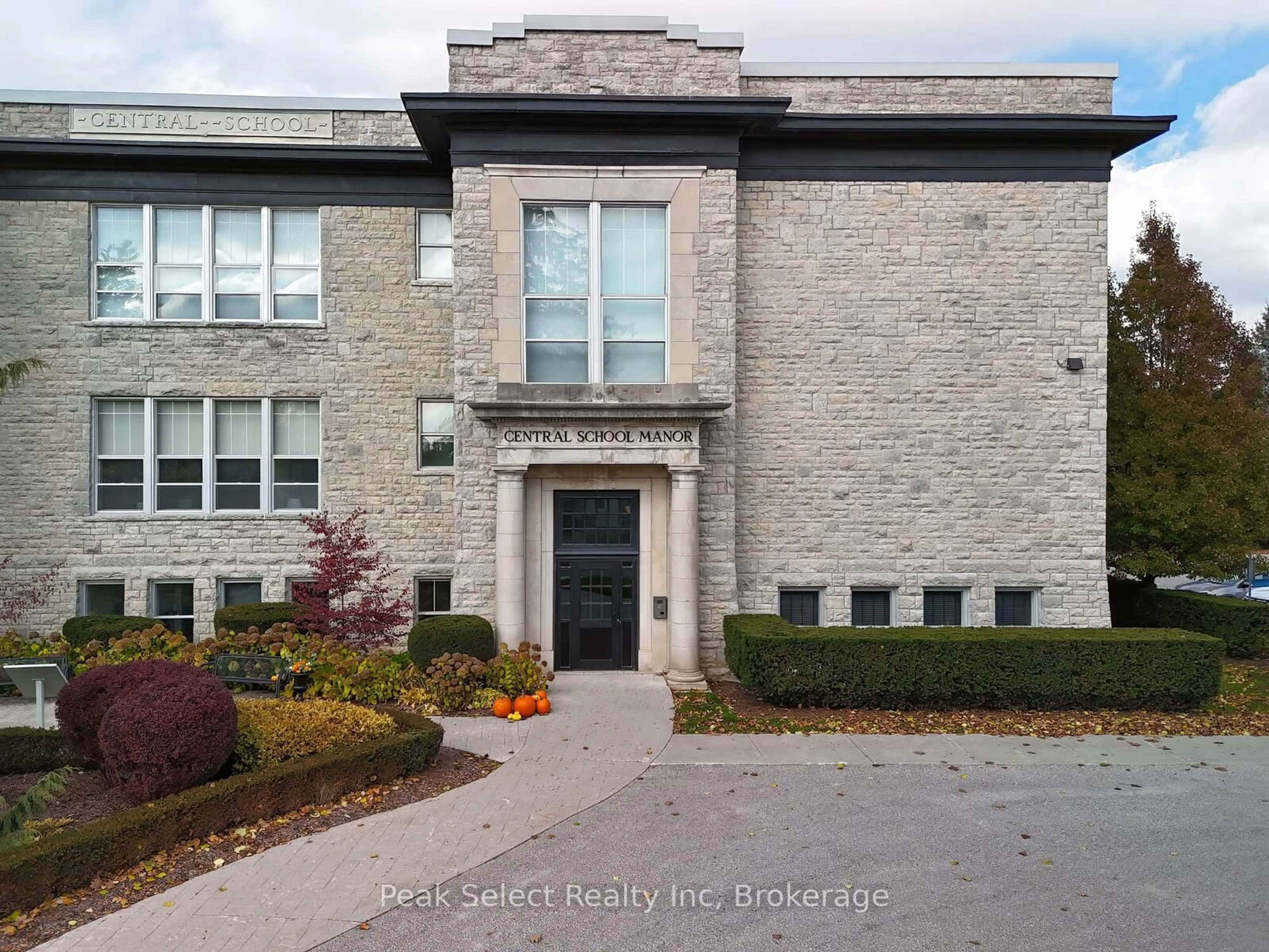 Home with brick exterior material, building for 189 ELIZABETH St #2F, St. Marys Ontario N4X 0B5