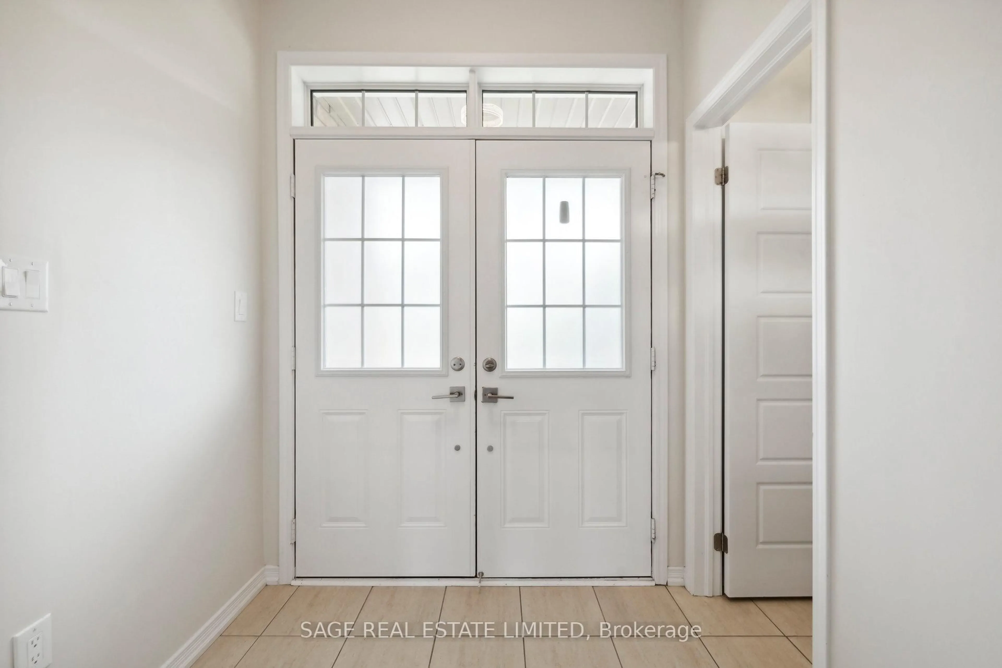 Indoor entryway for 5 Legacy Lane, Thorold Ontario L3B 5N5
