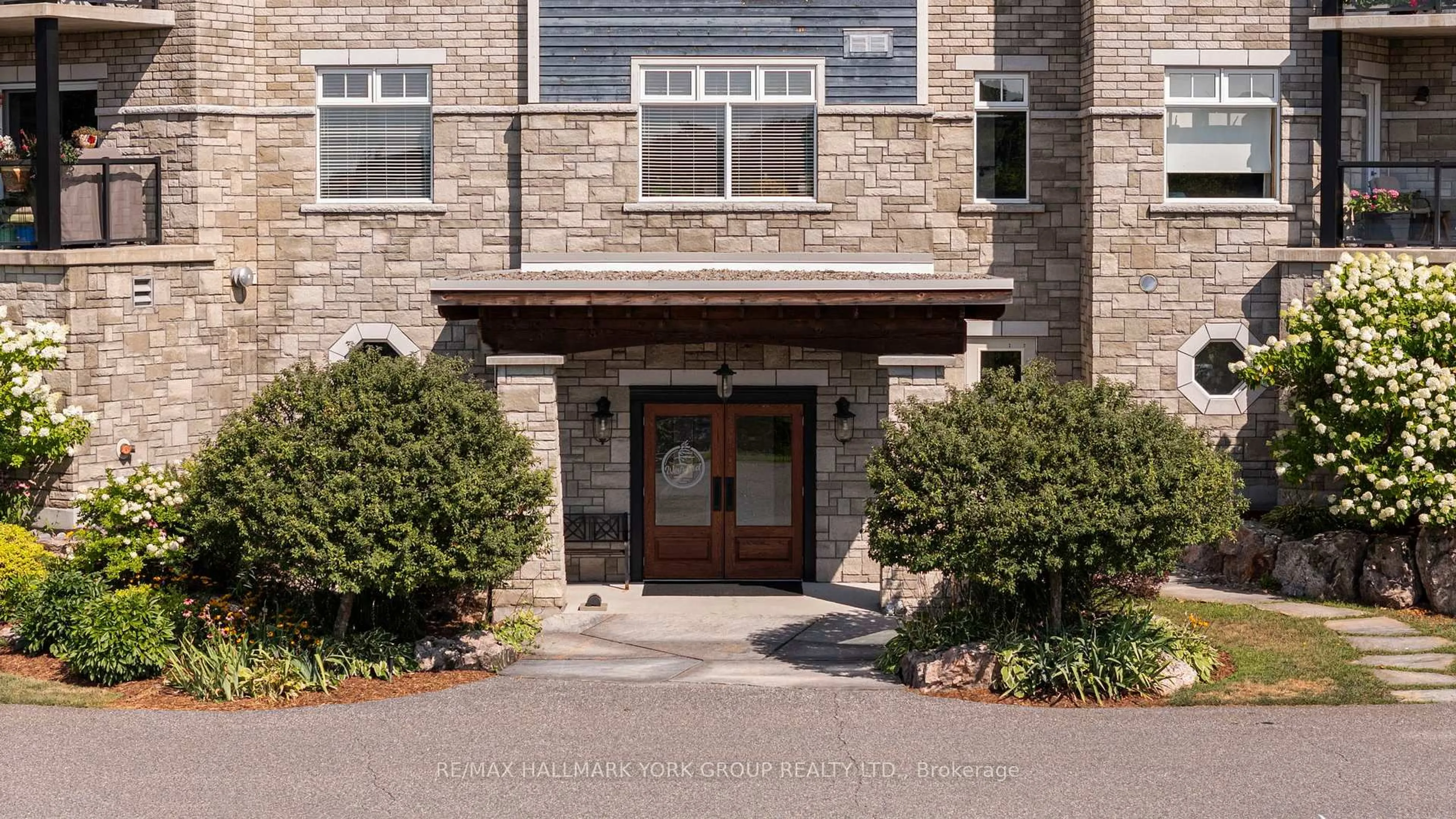 Indoor foyer for 11A Salt Dock Rd #202, Parry Sound Ontario P2A 3B6