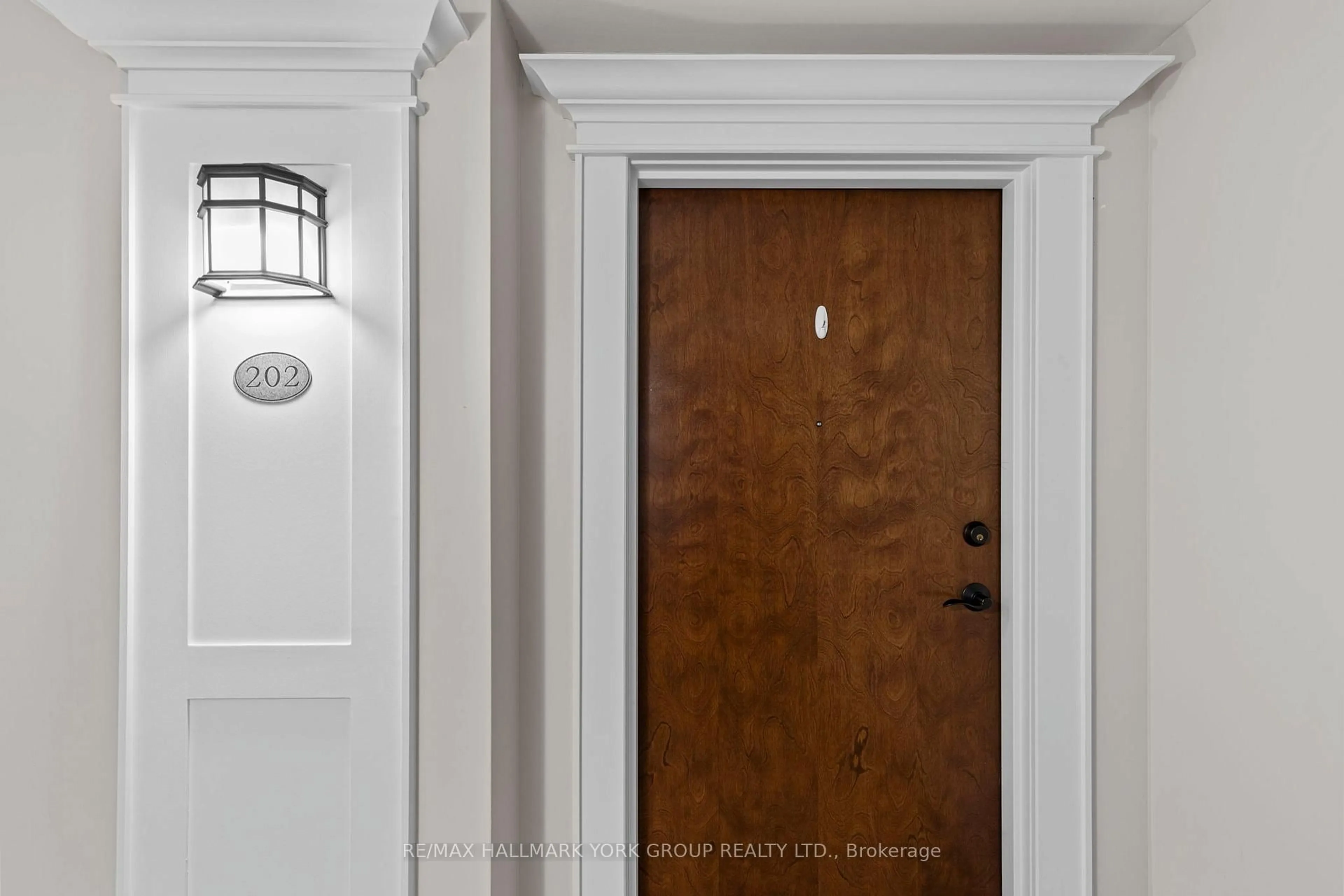 Indoor entryway for 11A Salt Dock Rd #202, Parry Sound Ontario P2A 3B6