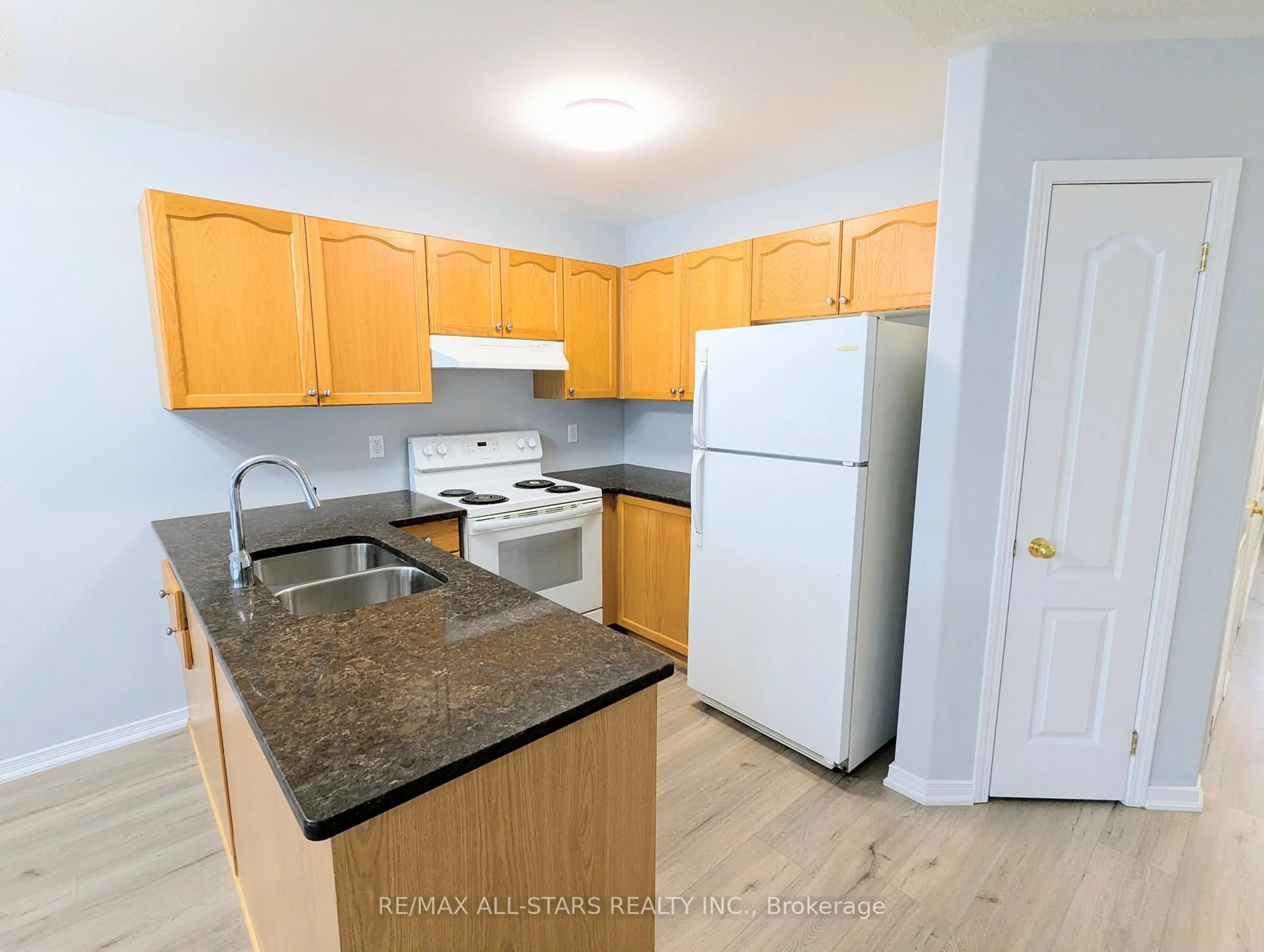 Standard kitchen, unknown for 507 Clancy Cres, Peterborough Ontario K9K 2S1
