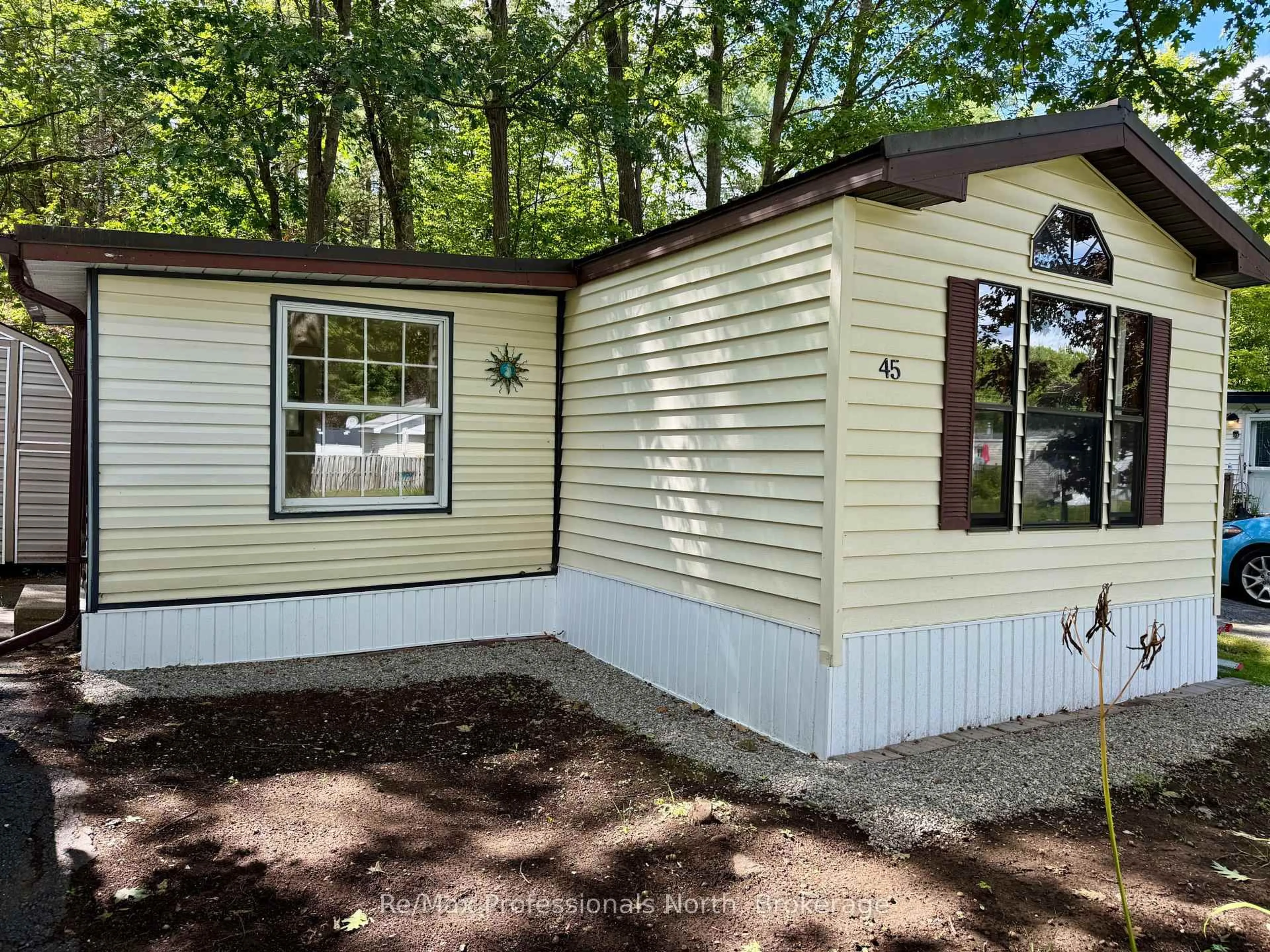 Home with vinyl exterior material, unknown for 1007 RACOON Rd #45, Gravenhurst Ontario P1P 1R1