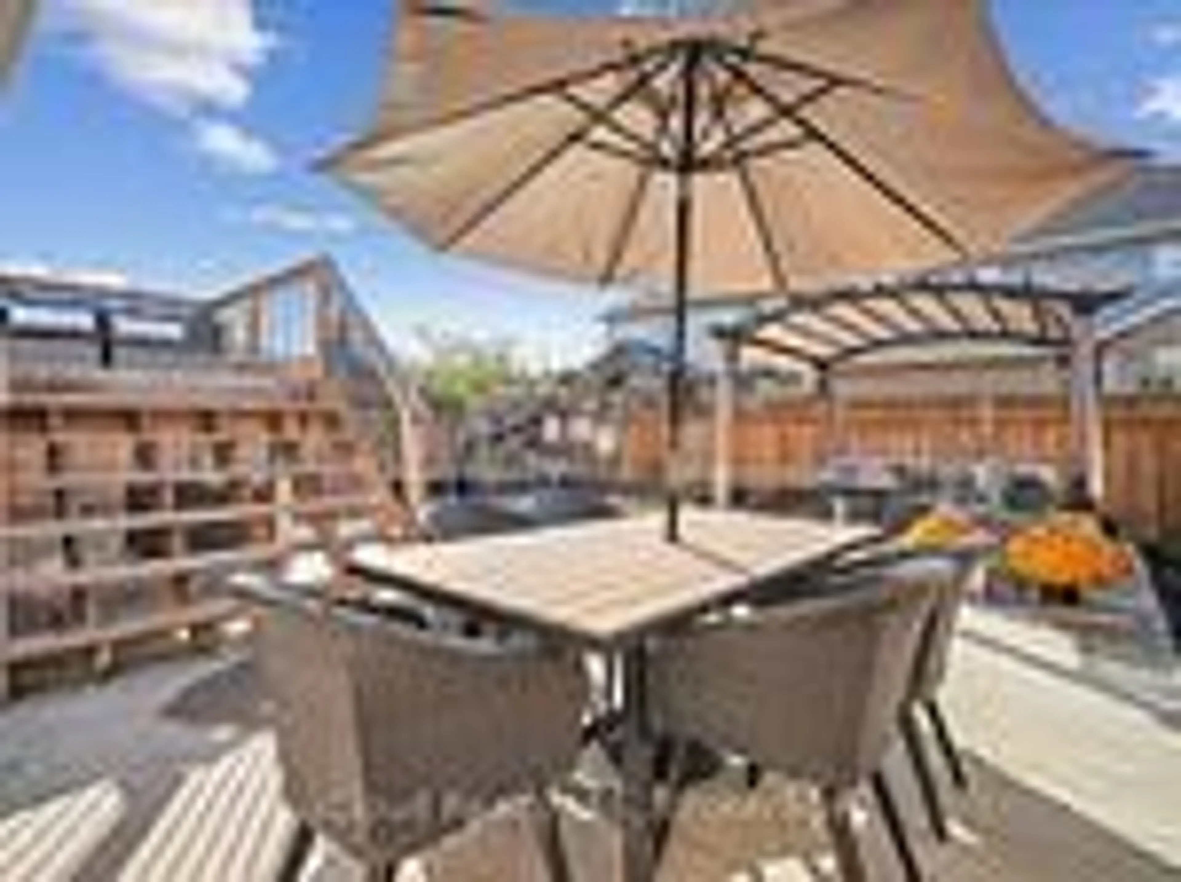 Patio, street for 136 Dunrobin Lane, Grimsby Ontario L3M 0H4