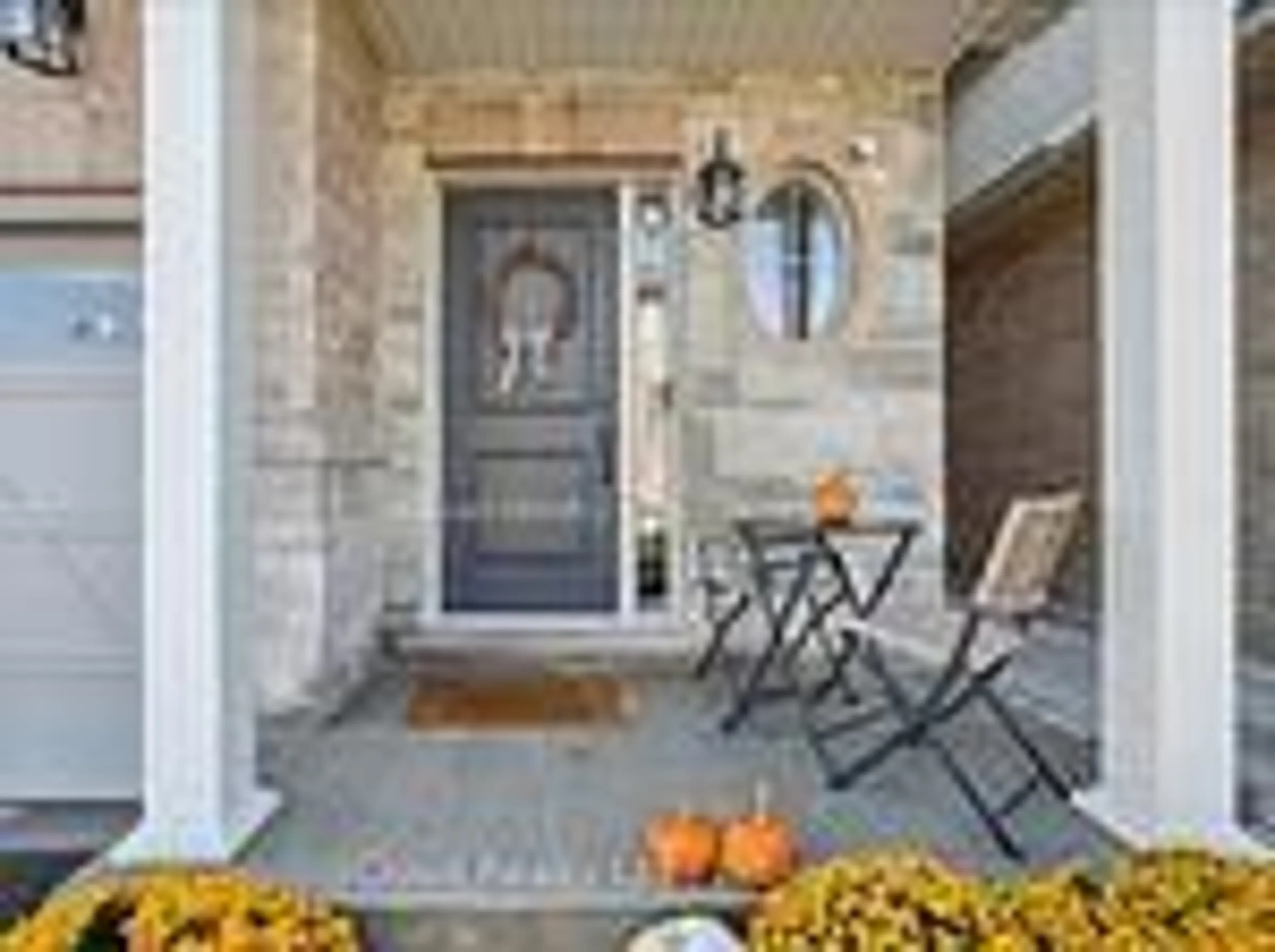 Indoor entryway for 136 Dunrobin Lane, Grimsby Ontario L3M 0H4