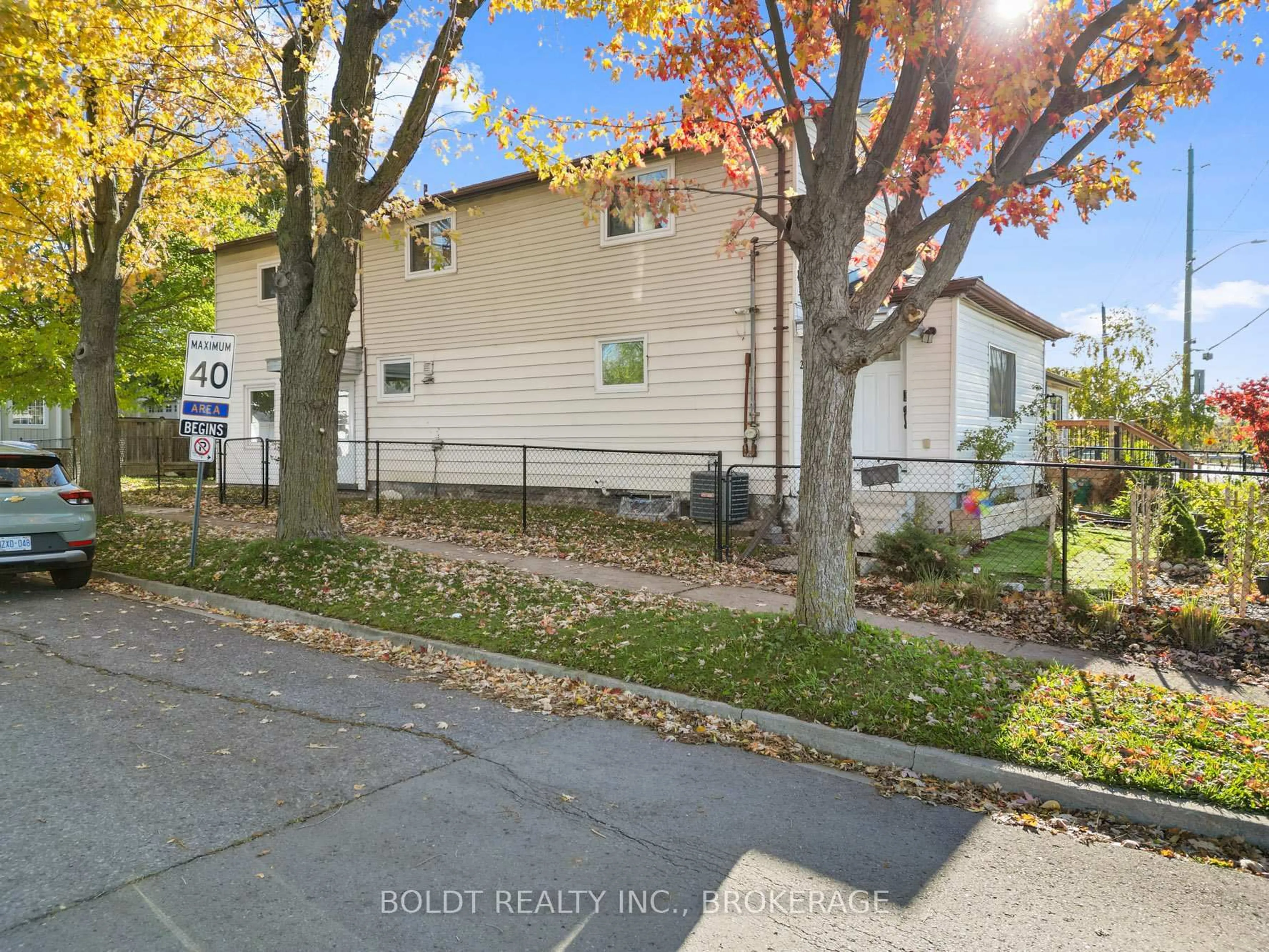 A pic from outside/outdoor area/front of a property/back of a property/a pic from drone, street for 224 Oakdale Ave, St. Catharines Ontario L2P 2K7