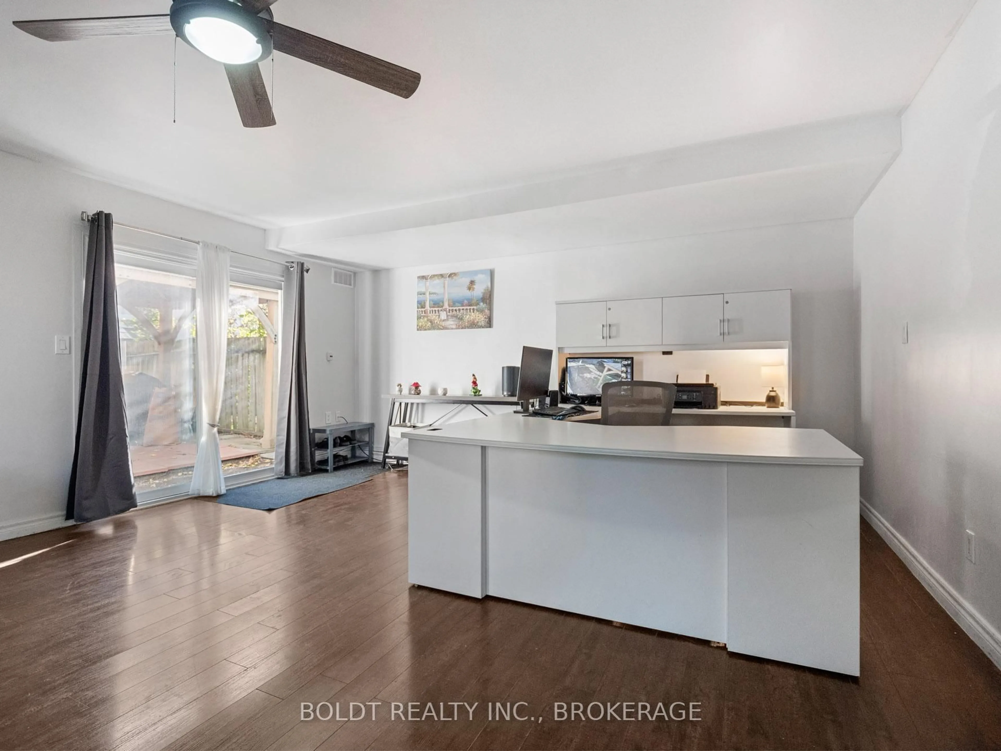 Open concept kitchen, unknown for 224 Oakdale Ave, St. Catharines Ontario L2P 2K7