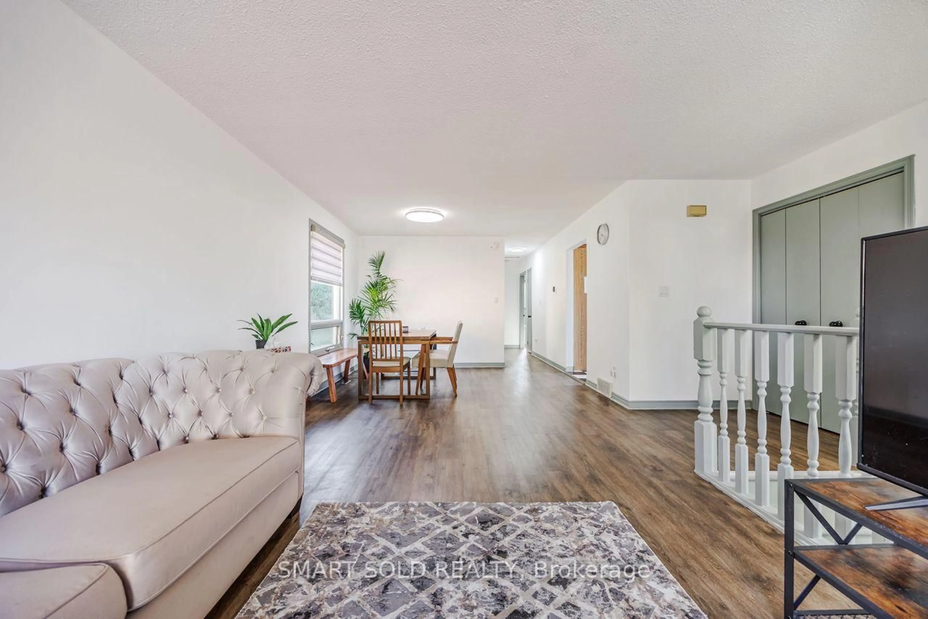 Living room with furniture, wood/laminate floor for 44 Hemlock St, St. Catharines Ontario L2T 4B7