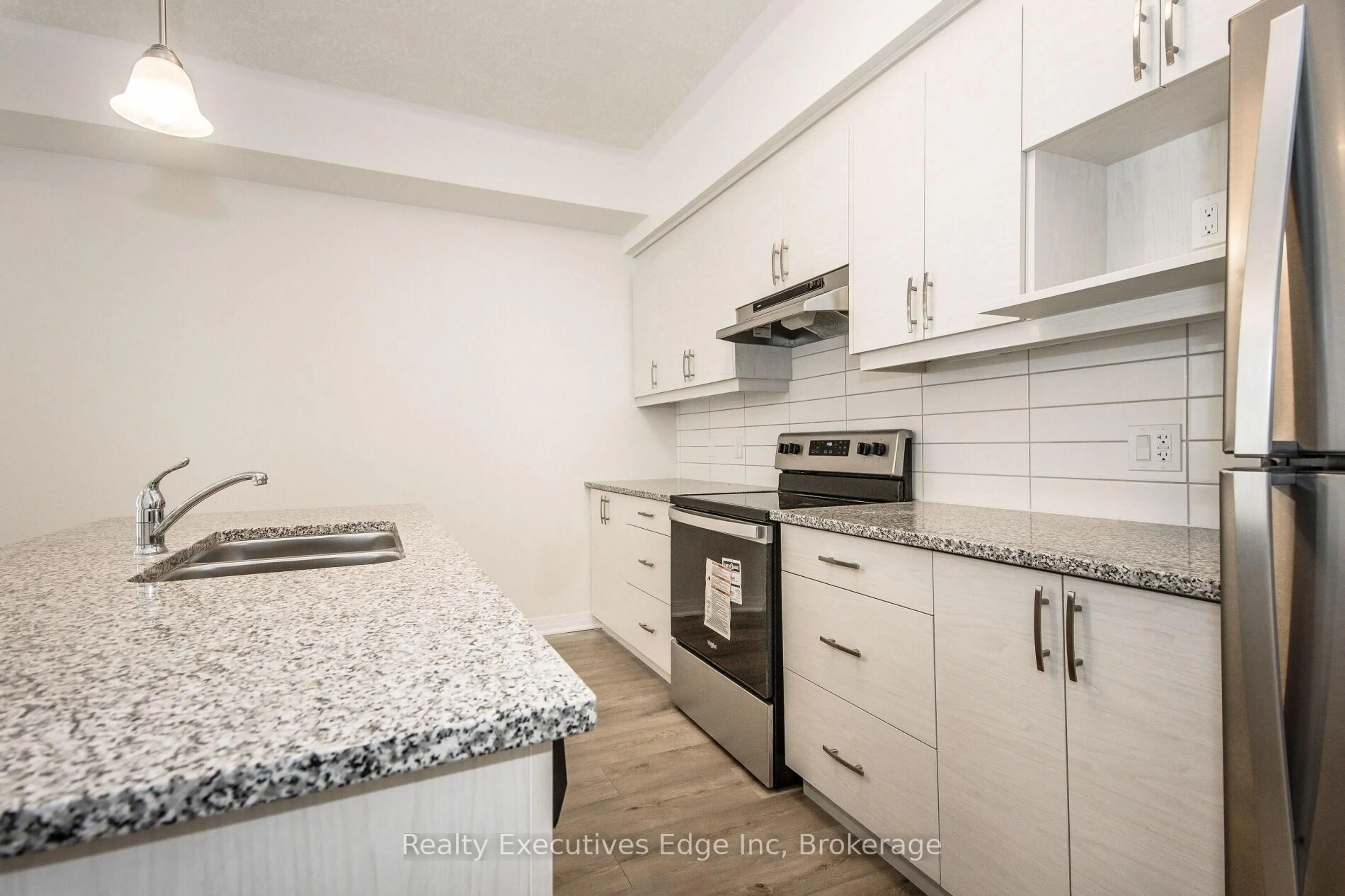 Standard kitchen, unknown for 25 Isherwood Ave #36, Cambridge Ontario N1R 0E2