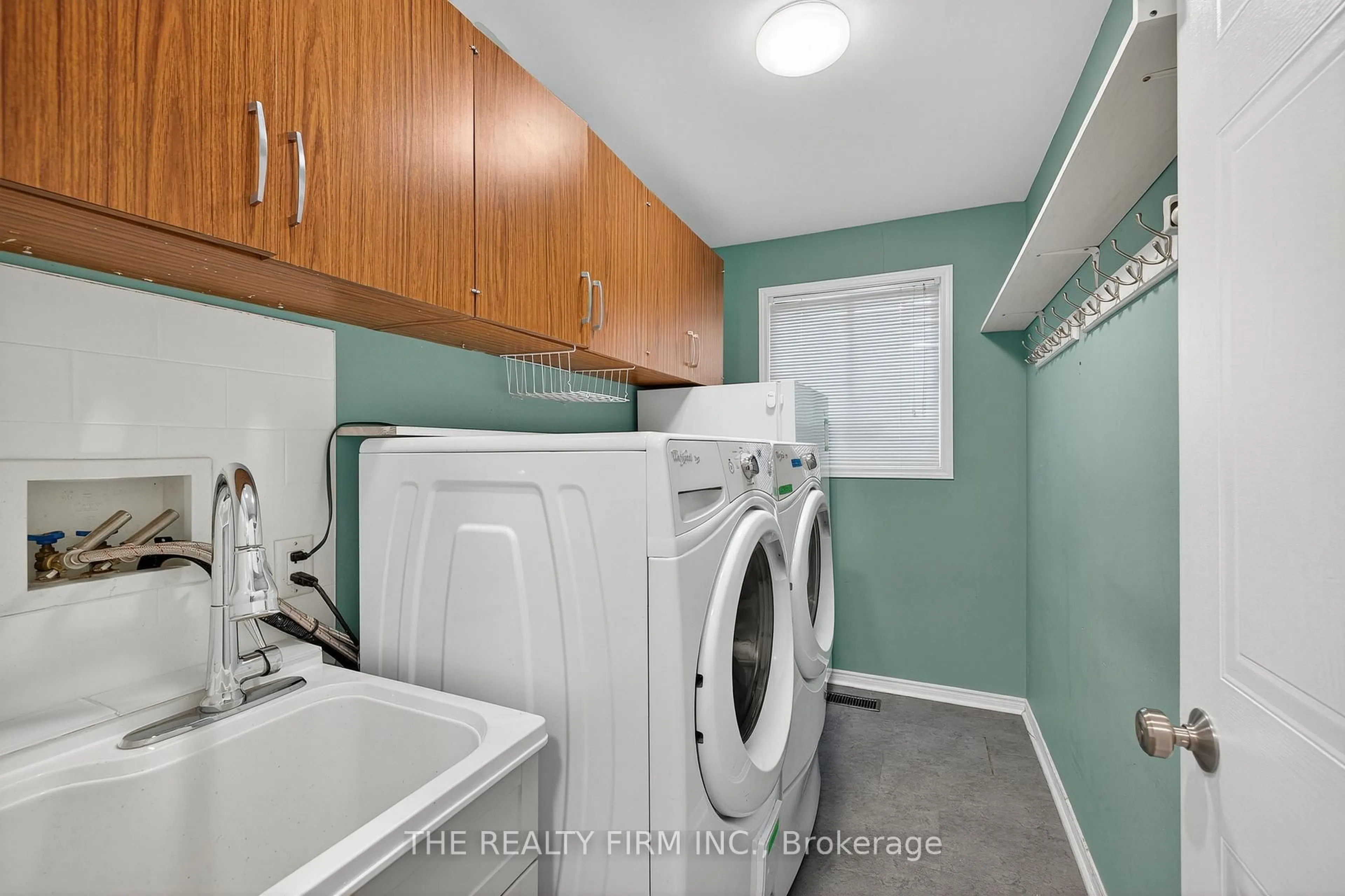 Laundry room for 276 Ferndale Ave, London South Ontario N6C 5K6