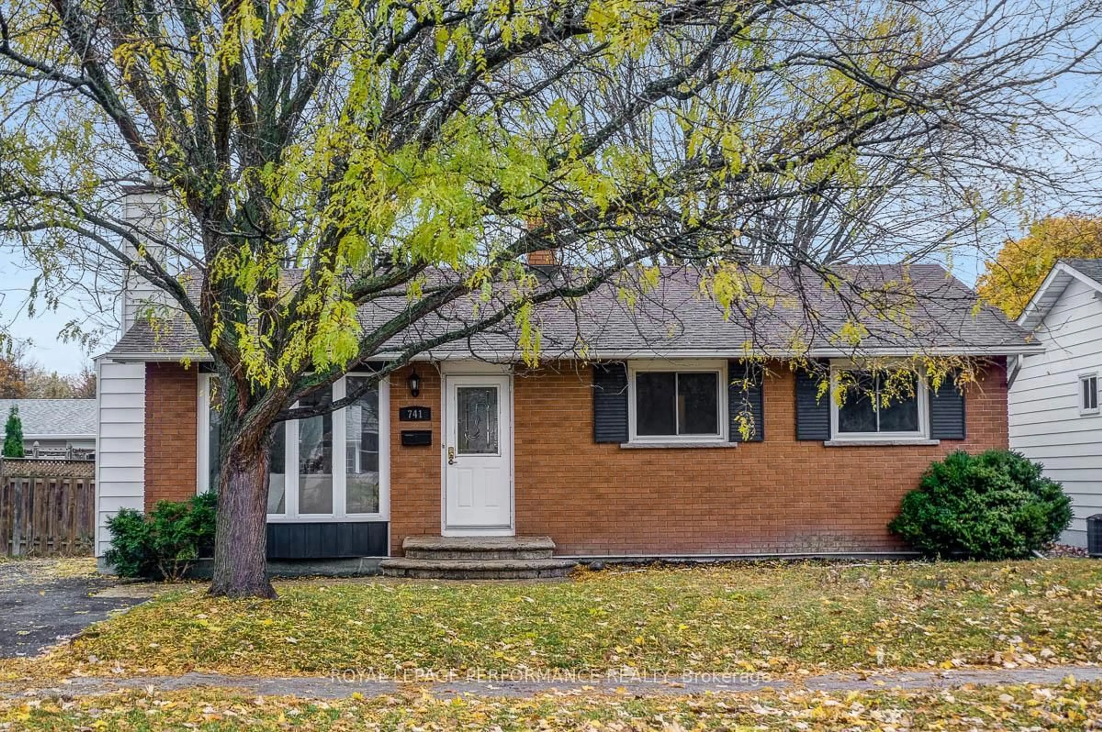 Home with brick exterior material, street for 741 Eastvale Dr, Ottawa Ontario K1J 6Z8