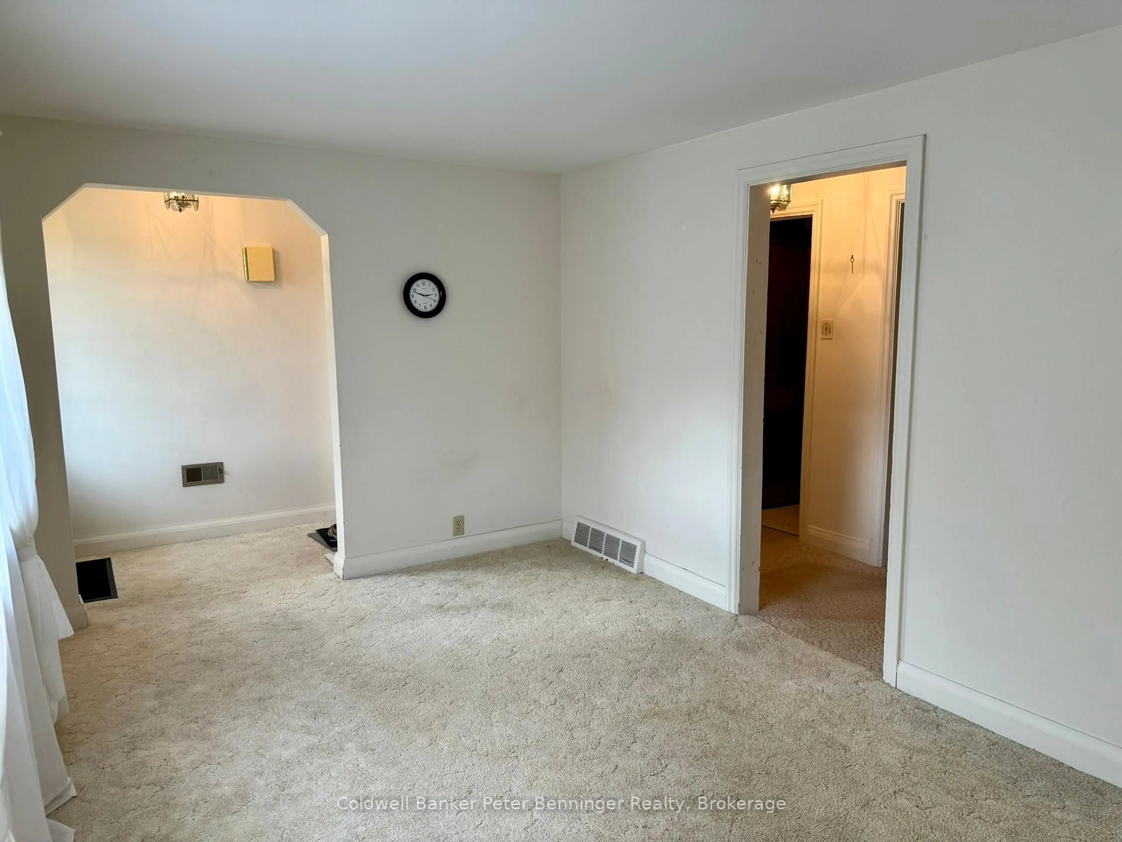 A pic of a room for 121 Hinks St, Brockton Ontario N0G 2V0