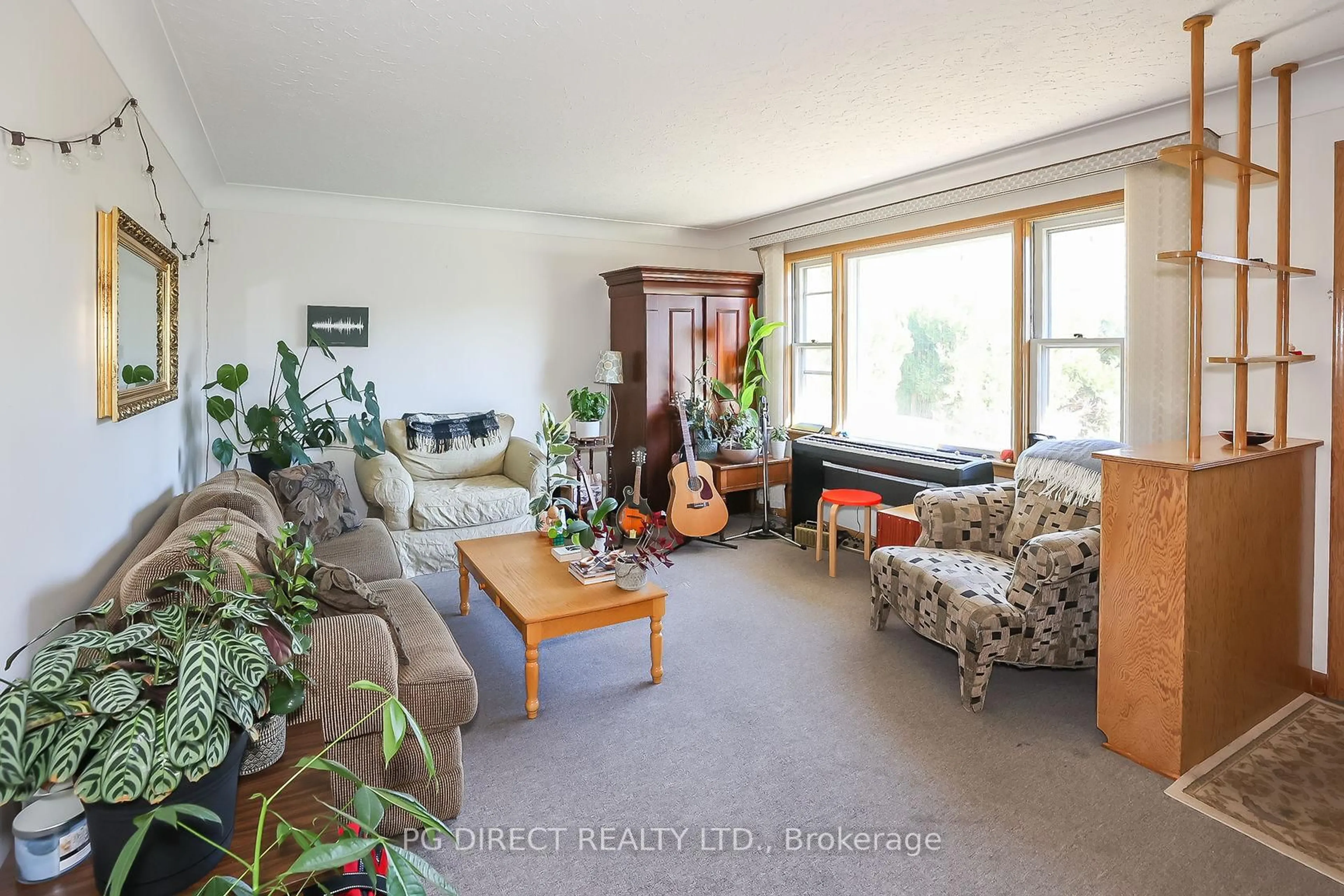 Living room with furniture, unknown for 557 Mississagua St, Niagara-on-the-Lake Ontario L0S 1J0