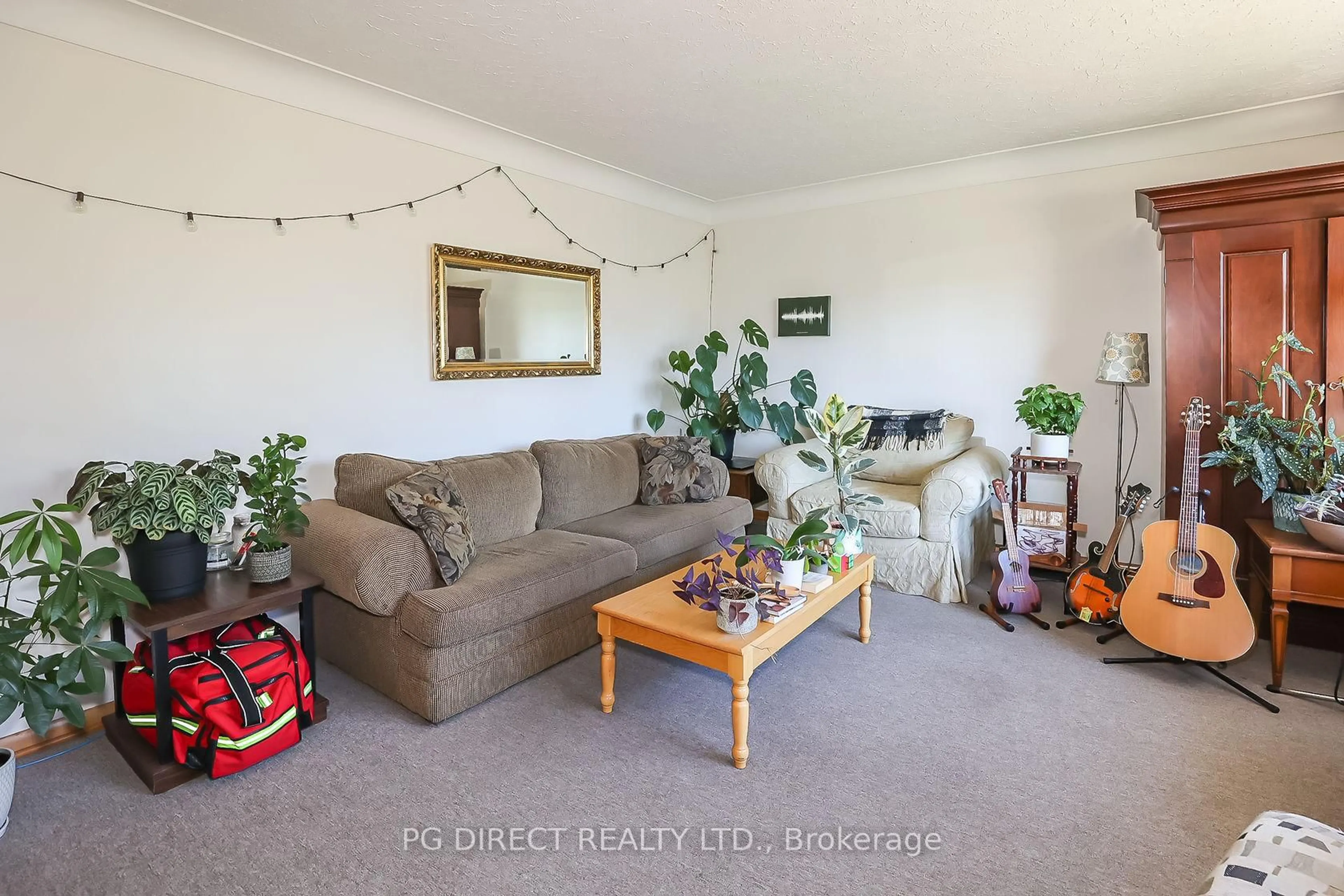 Living room with furniture, unknown for 557 Mississagua St, Niagara-on-the-Lake Ontario L0S 1J0