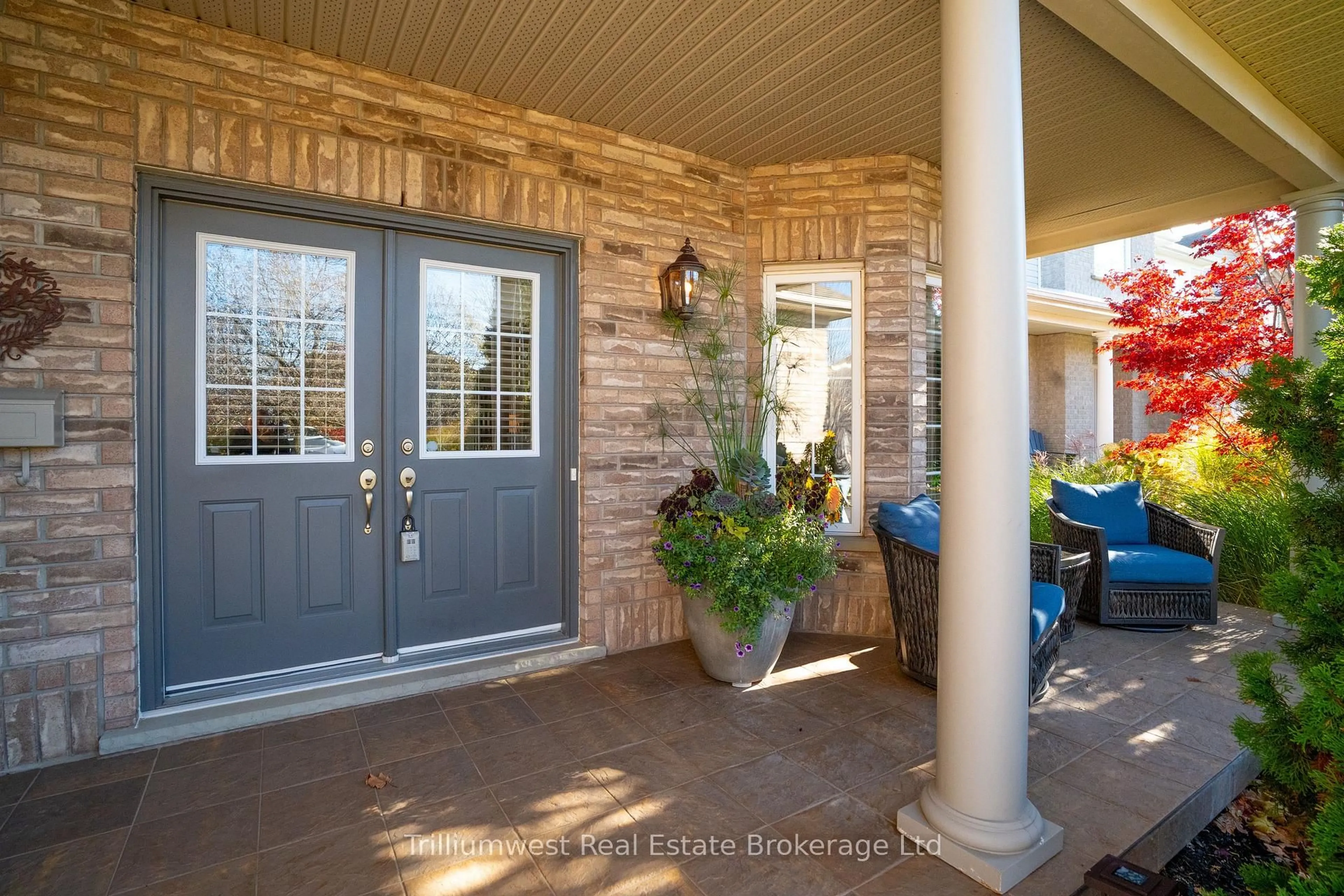 Indoor entryway for 302 Farley Dr, Guelph Ontario N1L 1N6