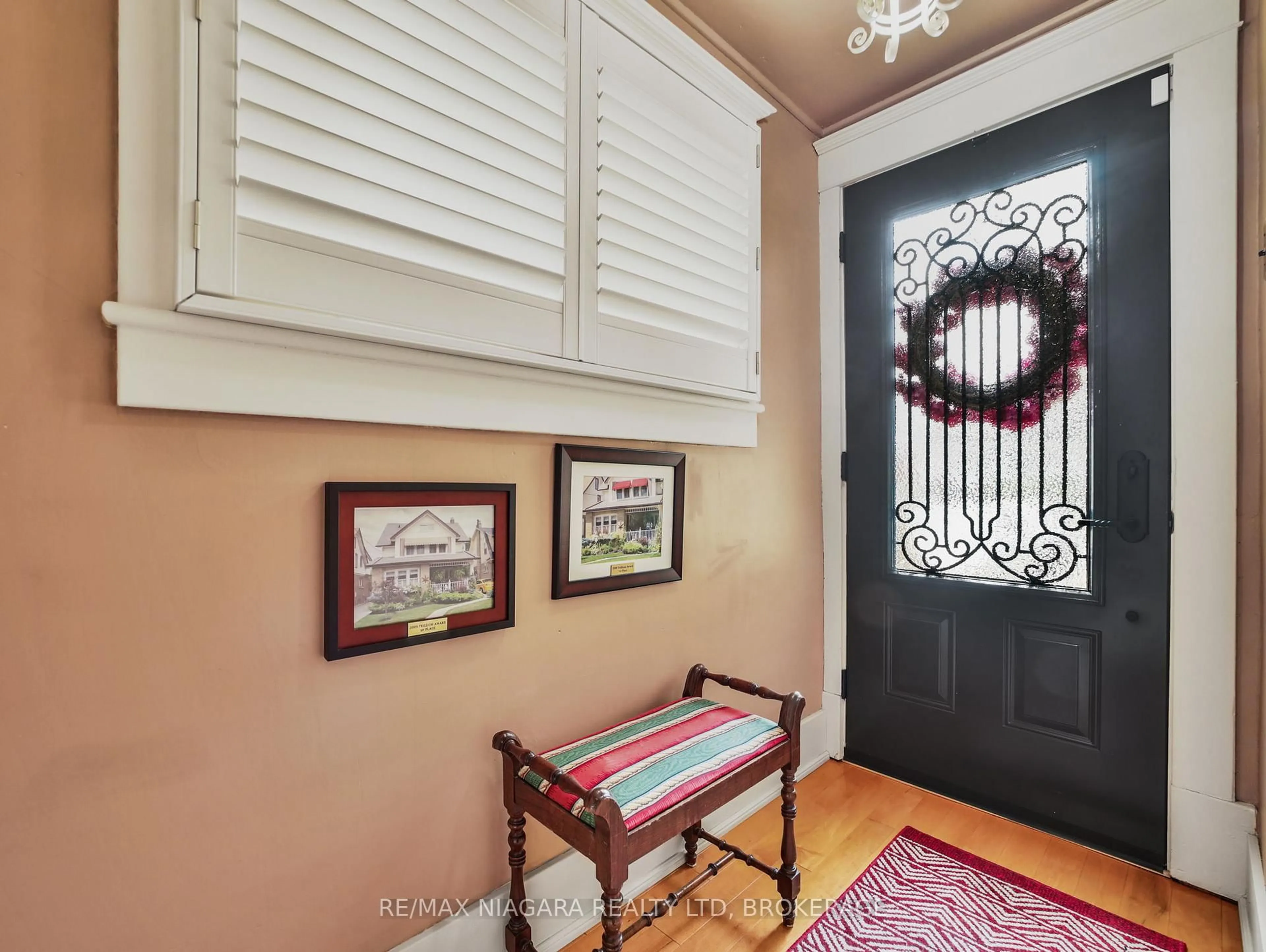 Indoor entryway for 5079 Armoury St, Niagara Falls Ontario L2E 1T3