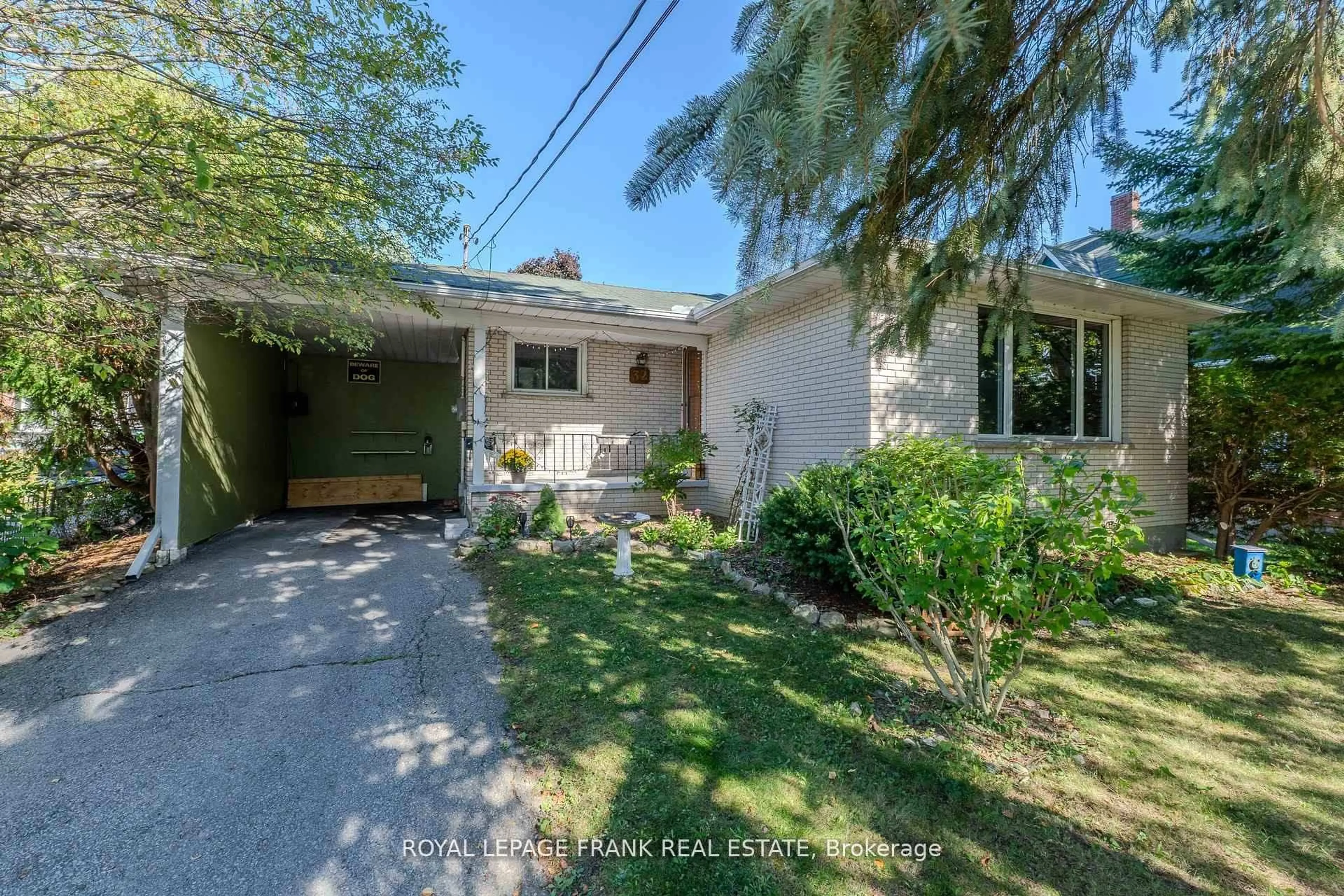 A pic from outside/outdoor area/front of a property/back of a property/a pic from drone, street for 32 Melbourne St, Kawartha Lakes Ontario K9V 1X7