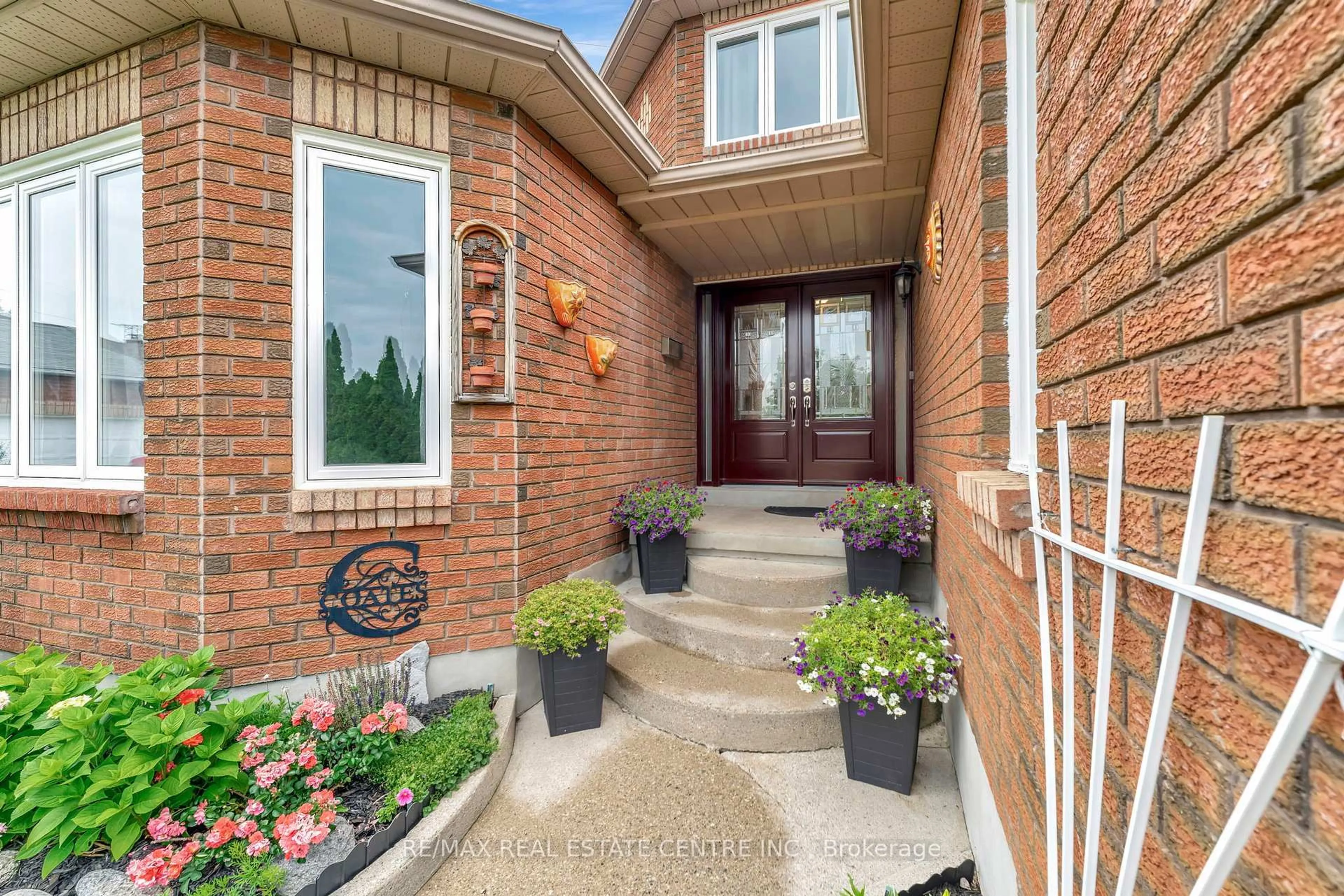 Home with brick exterior material, street for 72 Hilborn Ave, Cambridge Ontario N1T 1M8