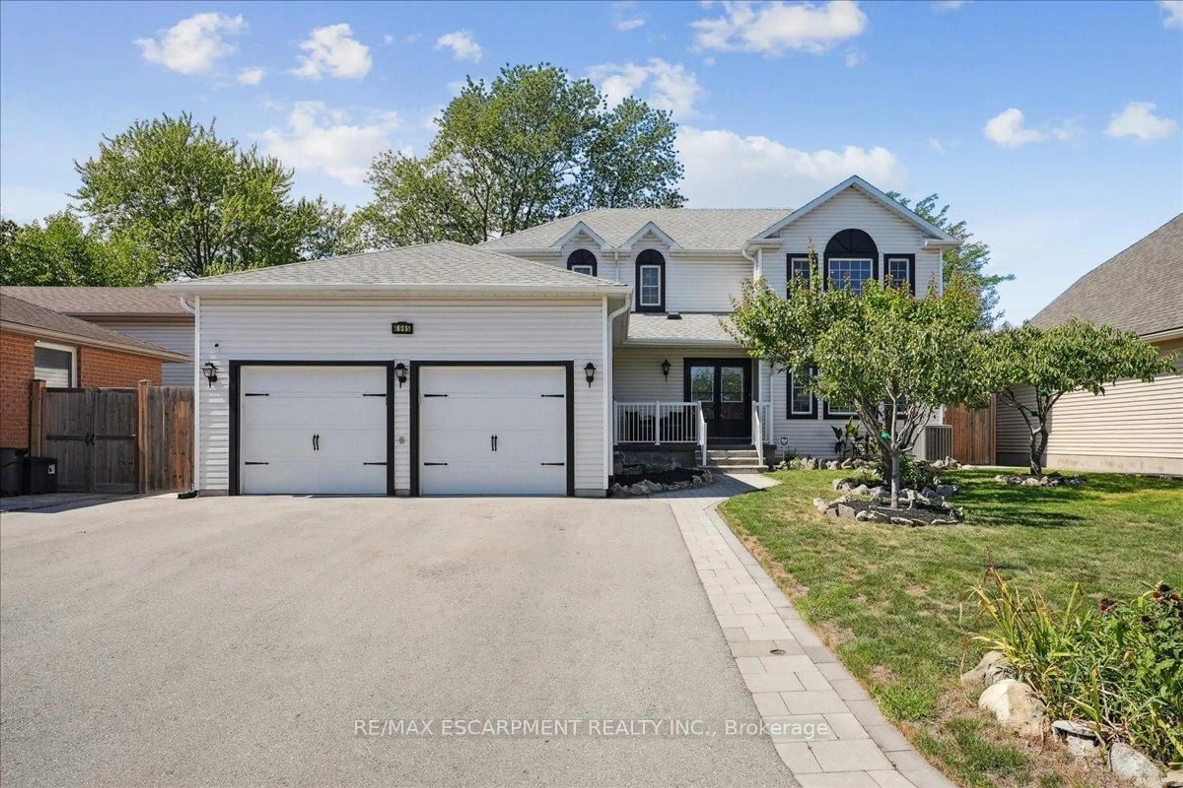 Home with vinyl exterior material, street for 4965 Alexandra Ave, Lincoln Ontario L3J 0C9