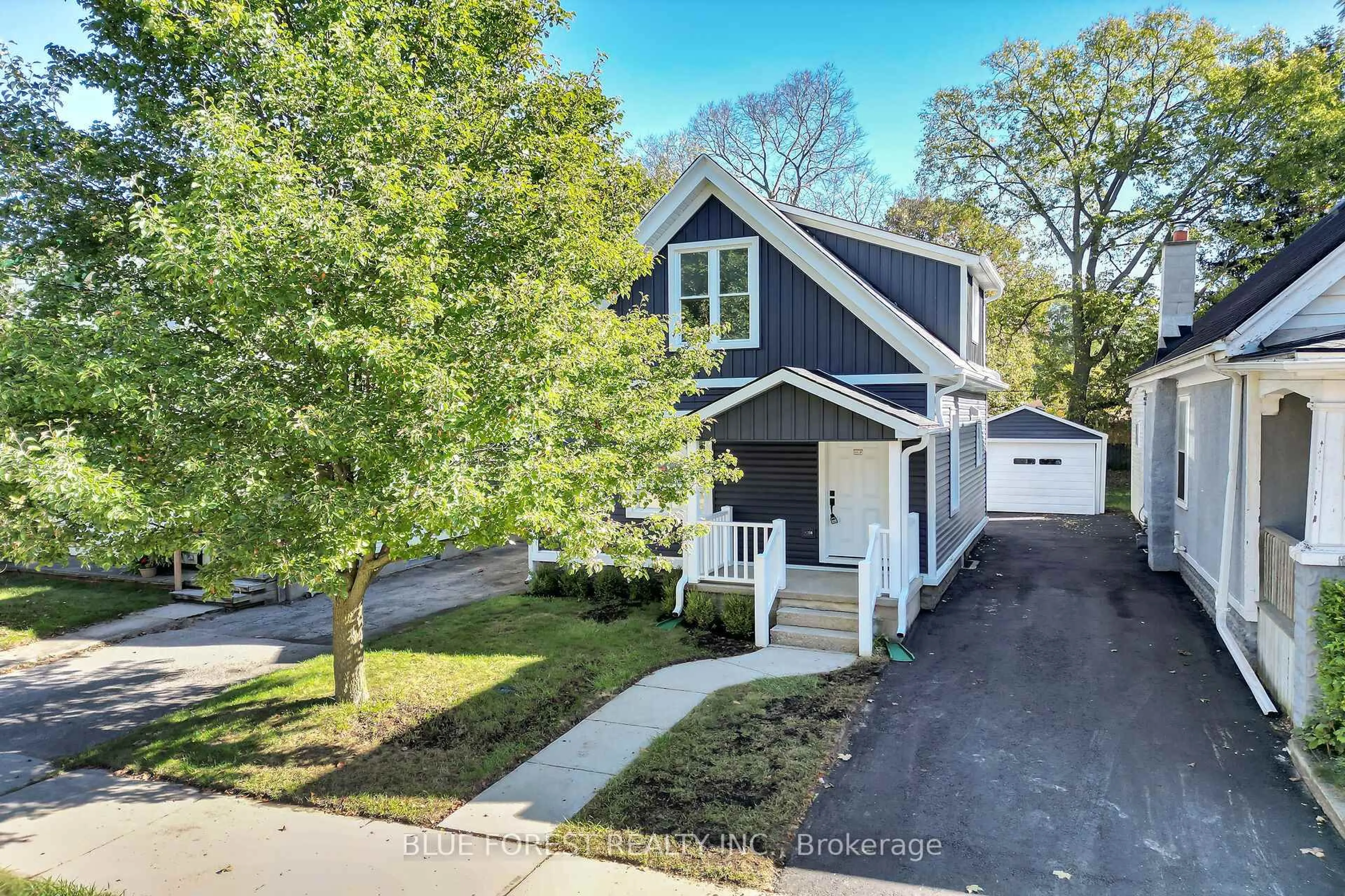 A pic from outside/outdoor area/front of a property/back of a property/a pic from drone, street for 10 Josephine St, London South Ontario N5Z 3N6