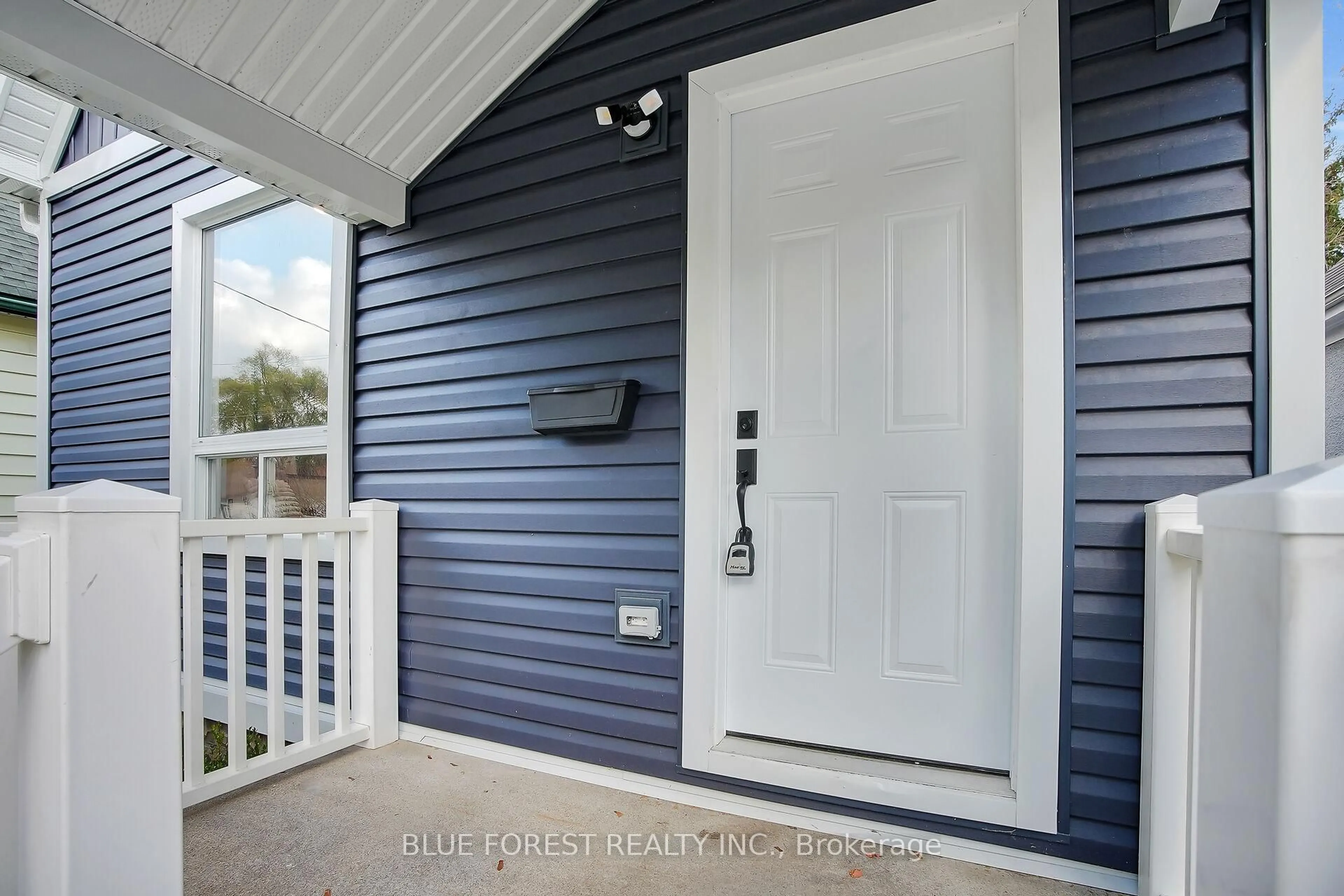 Home with vinyl exterior material, street for 10 Josephine St, London South Ontario N5Z 3N6