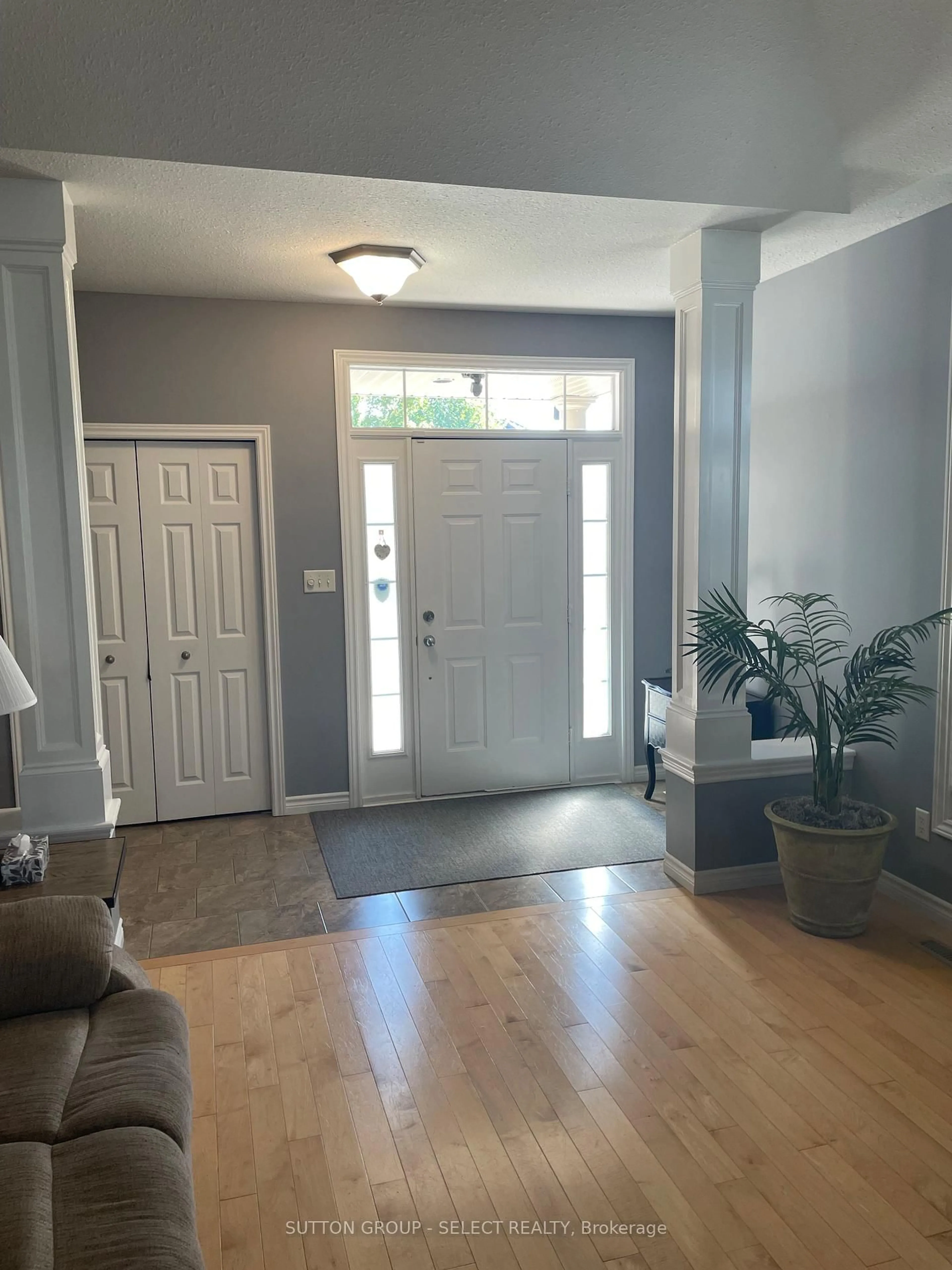 Indoor entryway for 3220 Meadowgate Blvd, London South Ontario N6M 0B7