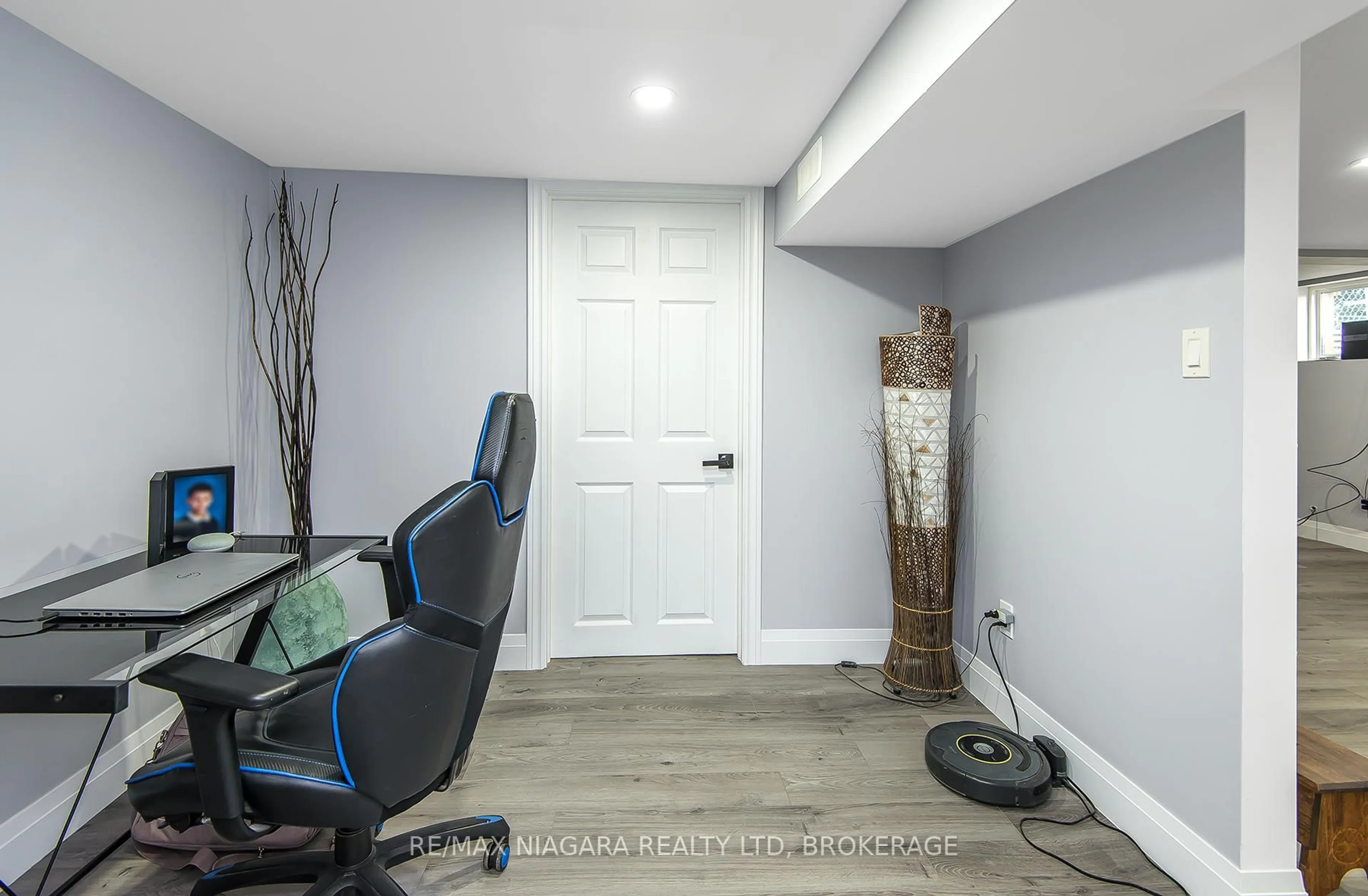 Unknown for 574 Broadway St, Welland Ontario L3C 5M5