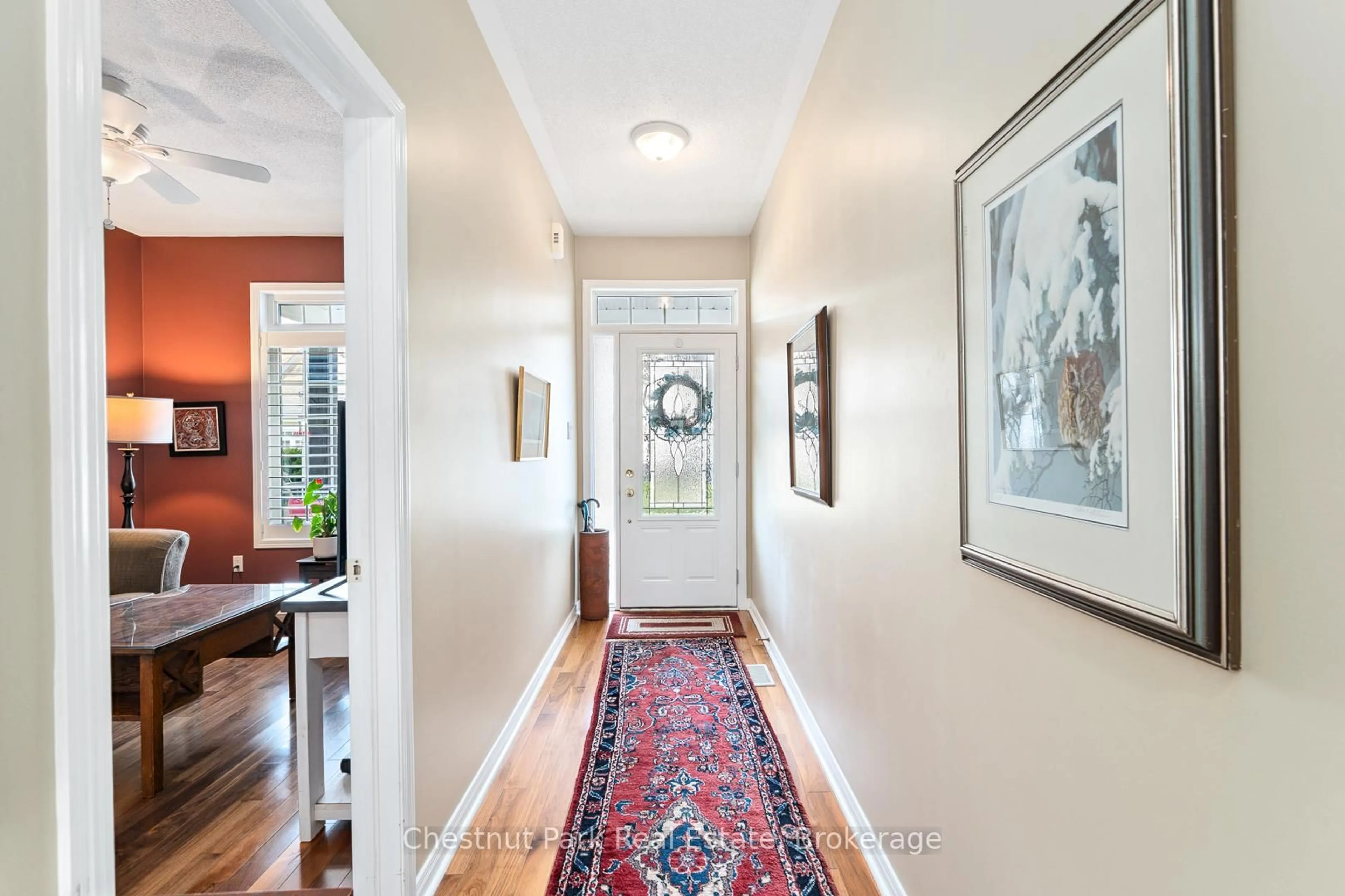 Indoor entryway for 9 Stormont Crt, Bracebridge Ontario P1L 0B7