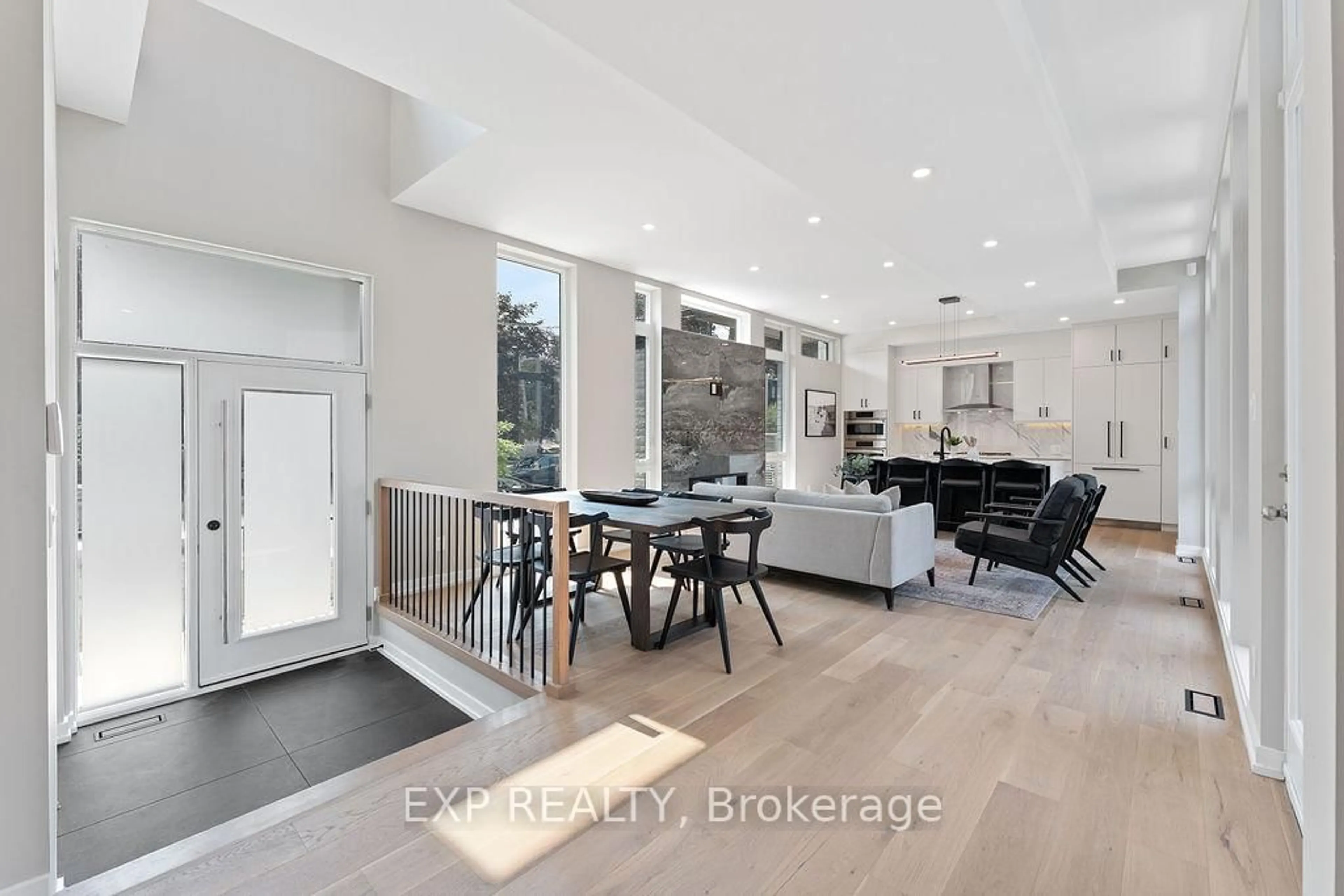 Unknown for 261 Dovercourt Ave, Ottawa Ontario K1Z 5P5