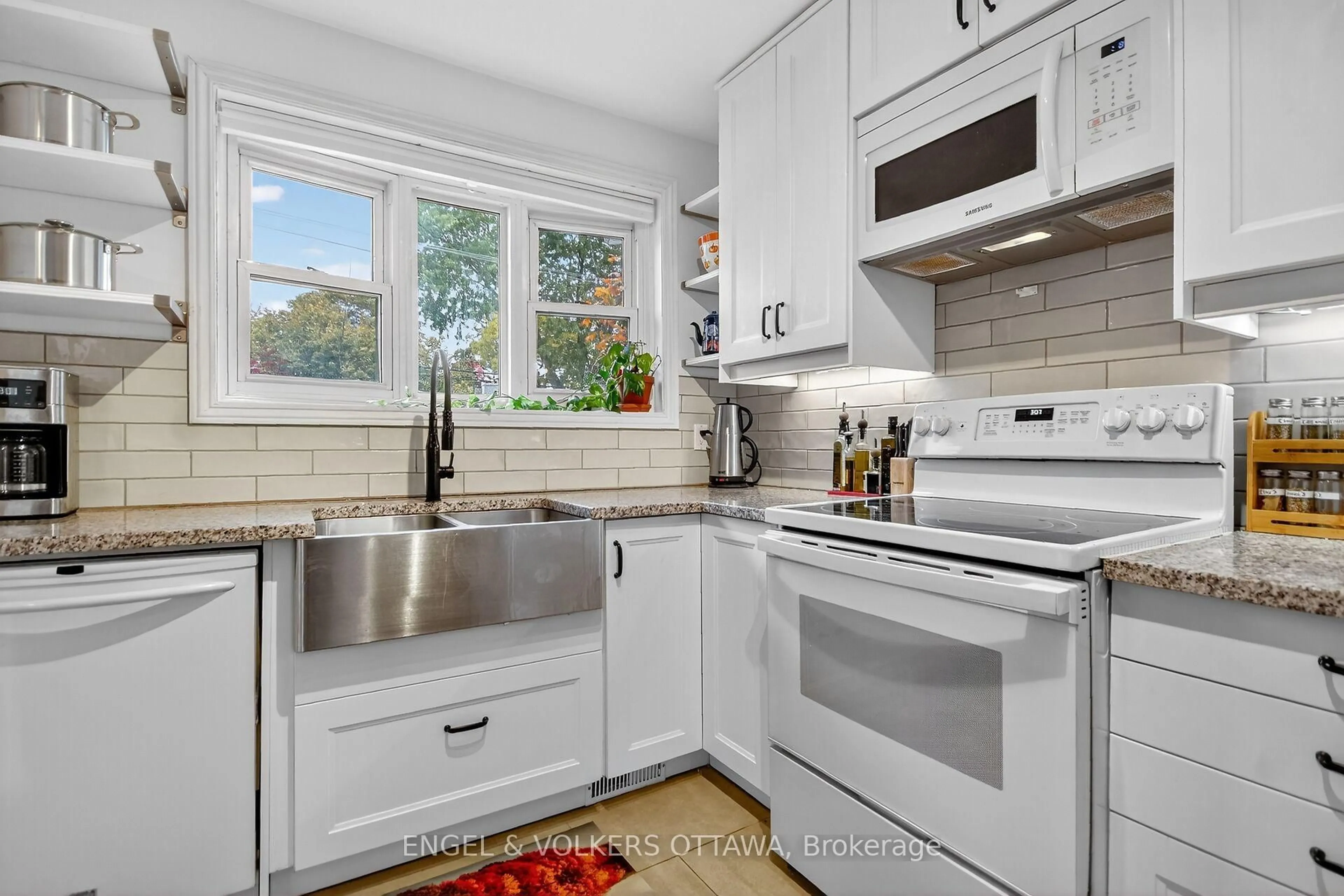 Open concept kitchen, ceramic/tile floor for 910 Dynes Rd, Ottawa Ontario K2C 0G8