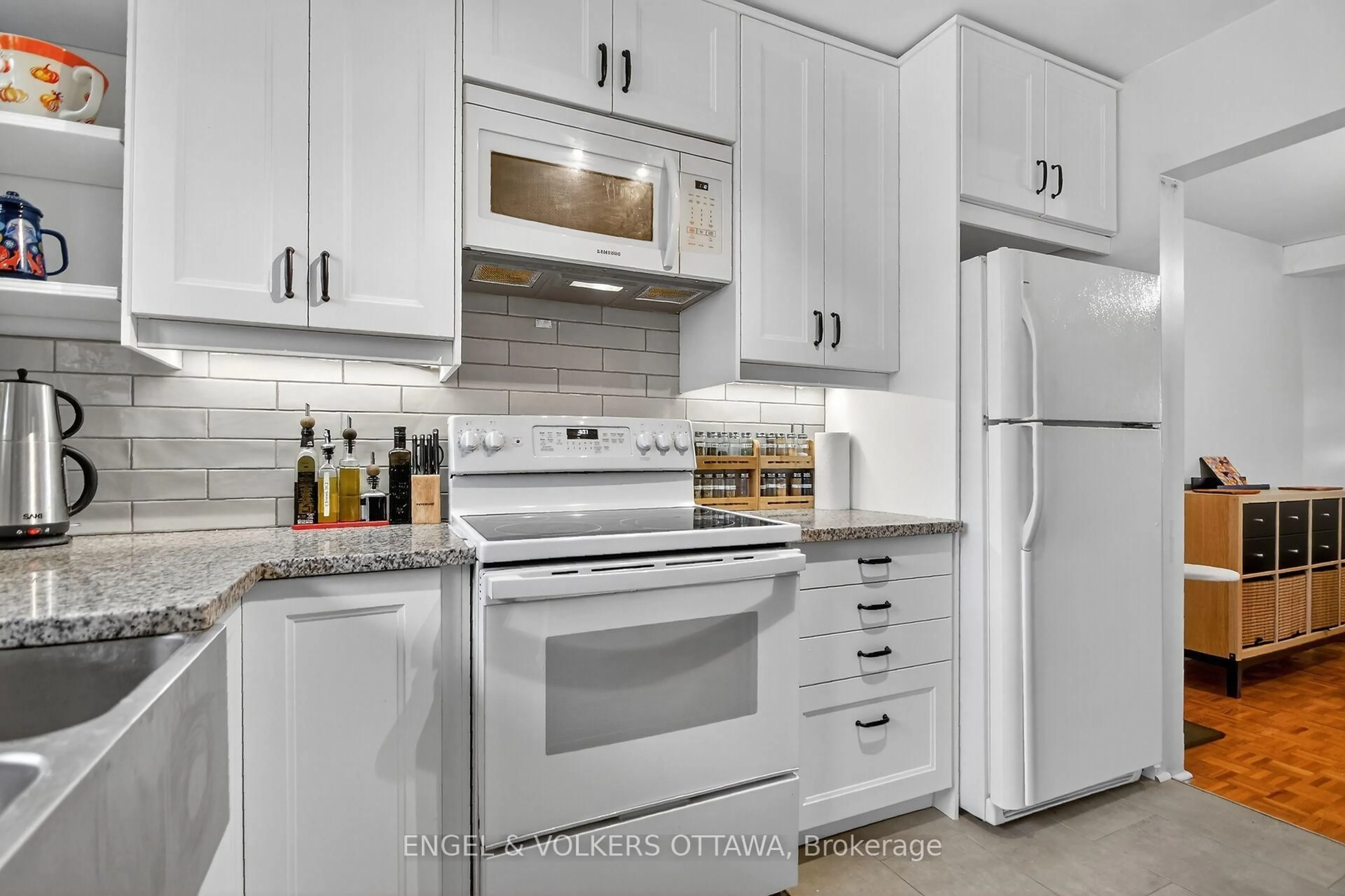 Unknown for 910 Dynes Rd, Ottawa Ontario K2C 0G8